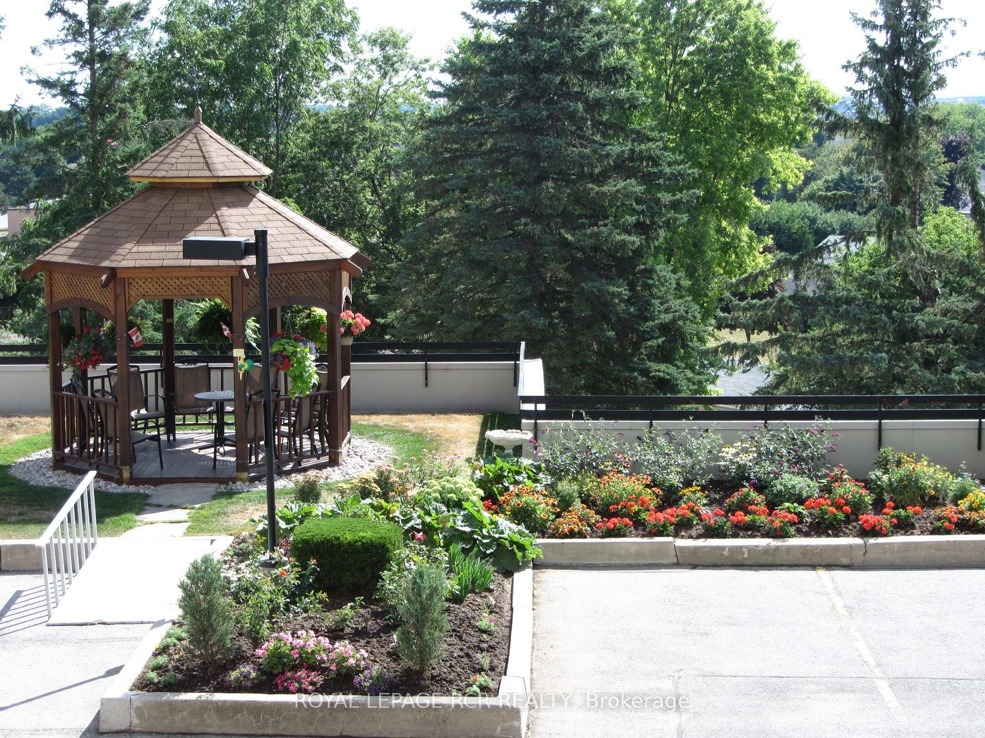 1011-40 William Roe Boulevard, Newmarket, ON - Outdoor