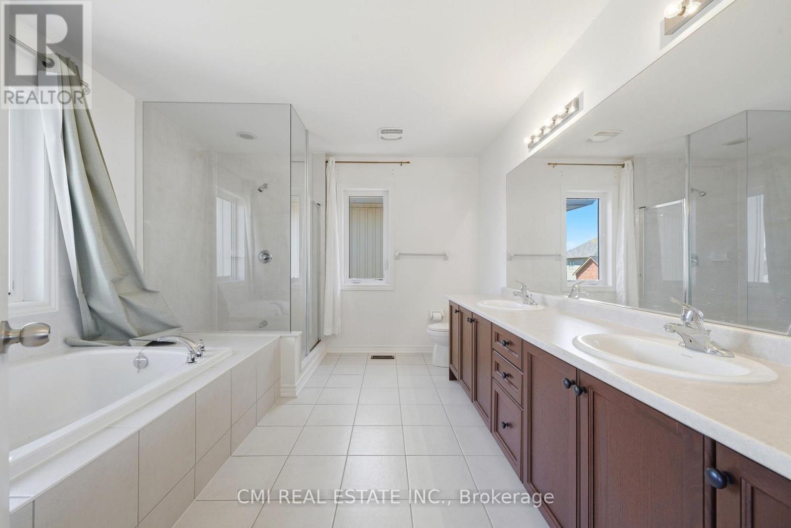 144 Gold Park Gate, Essa, ON