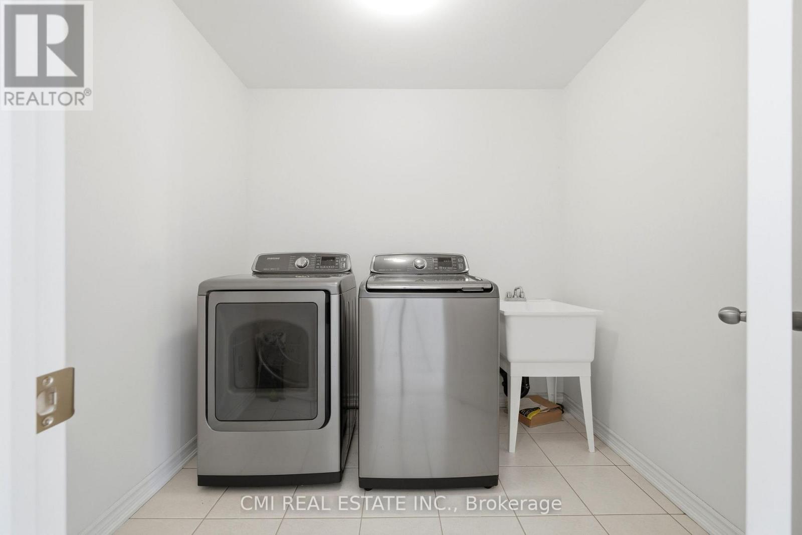 144 Gold Park Gate, Essa, ON