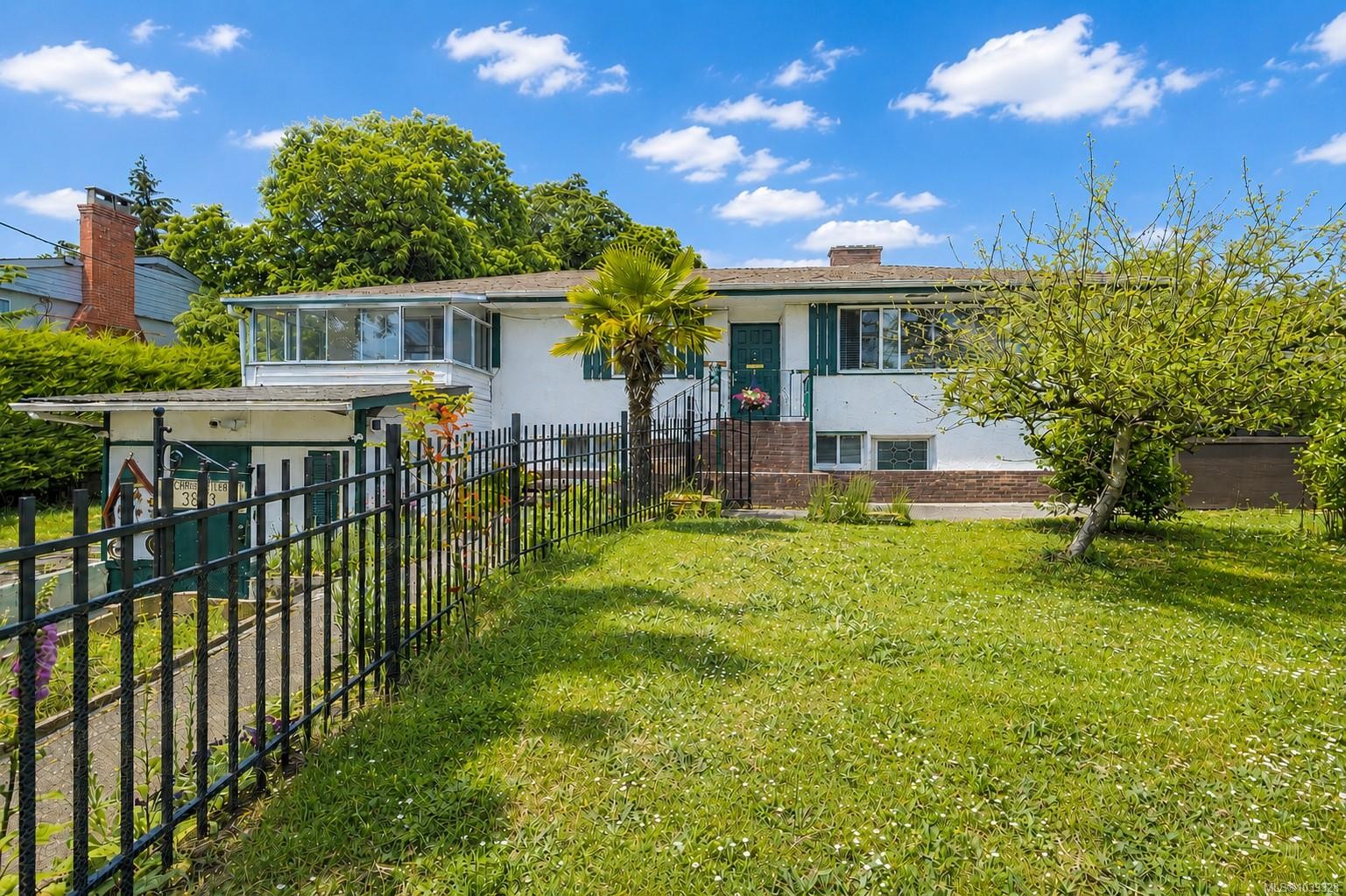 3803 Merriman Dr, Saanich, BC