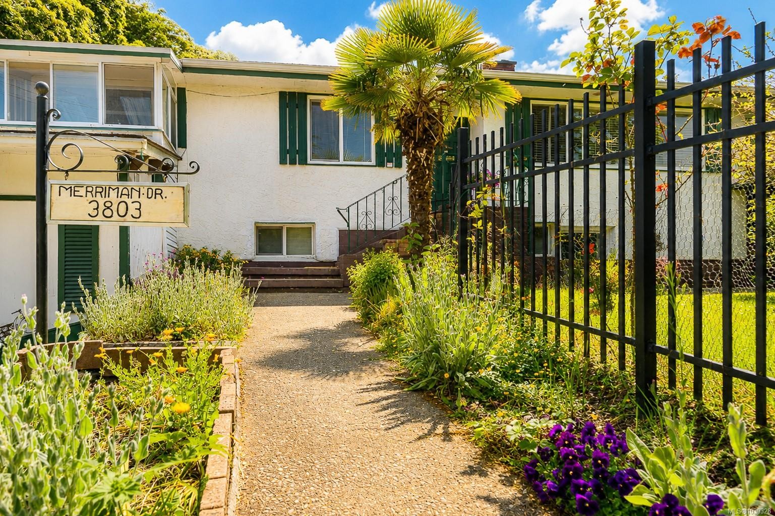 3803 Merriman Dr, Saanich, BC