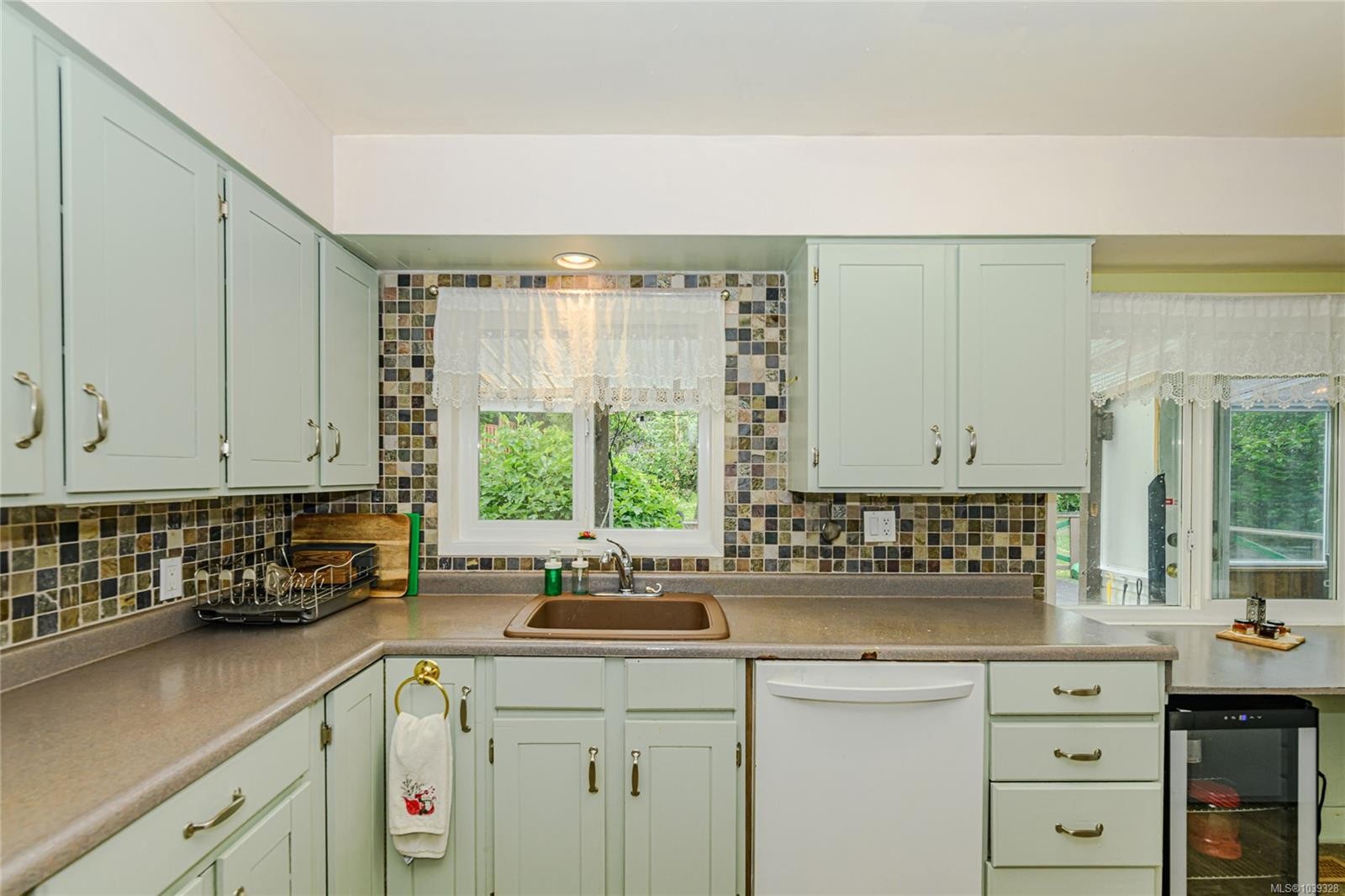3803 Merriman Dr, Saanich, BC