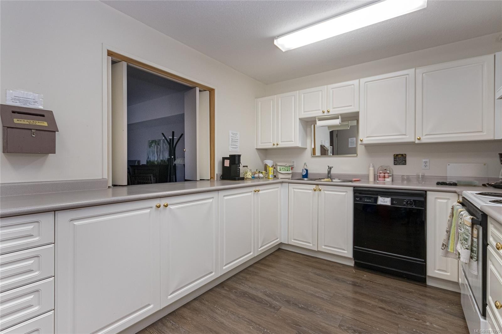 #102-651 Jolly Pl, Saanich, BC