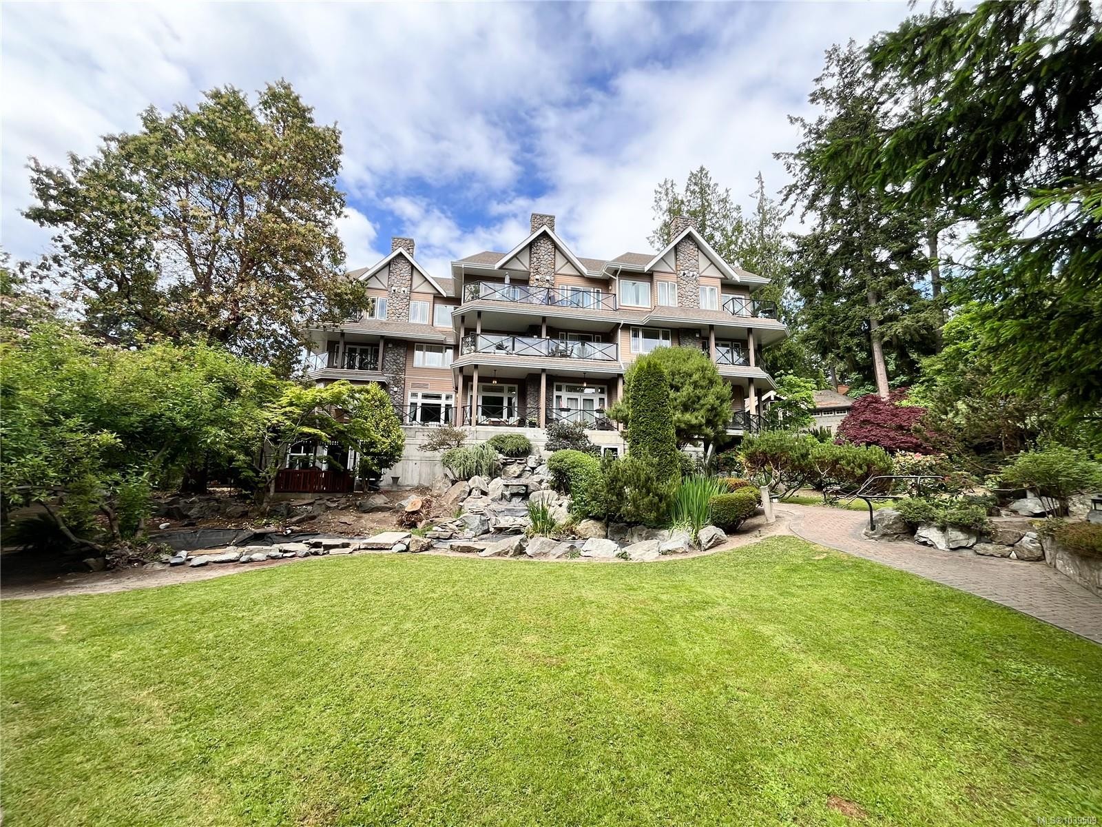 #206-2326 Harbour Rd, Sidney, BC