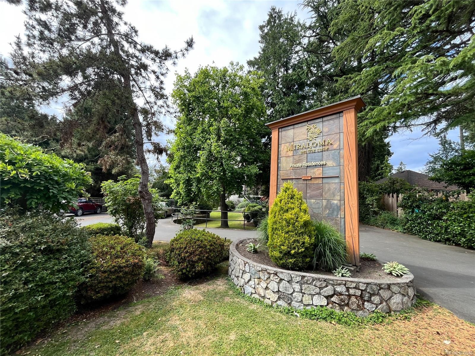 #206-2326 Harbour Rd, Sidney, BC