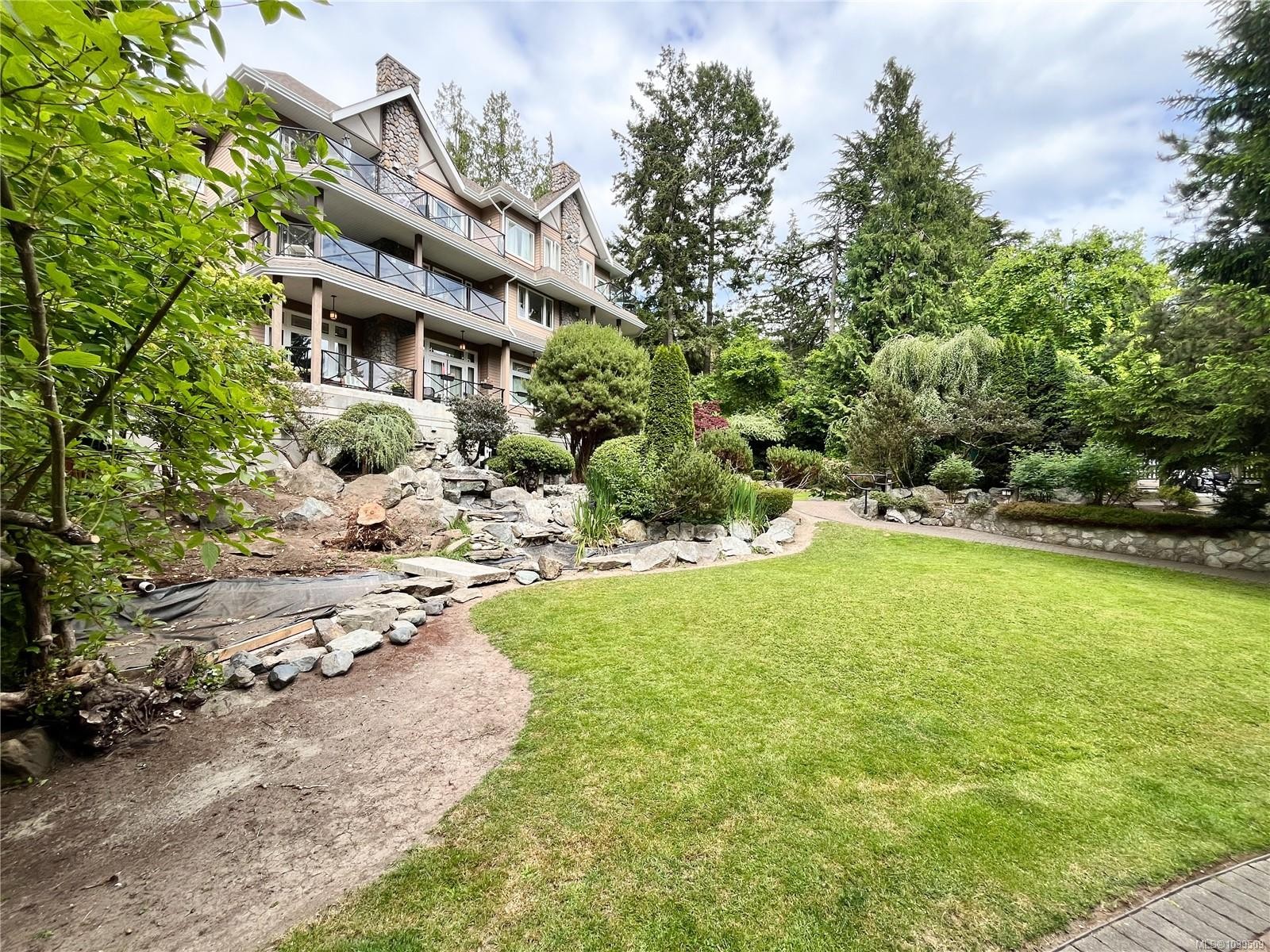 #206-2326 Harbour Rd, Sidney, BC