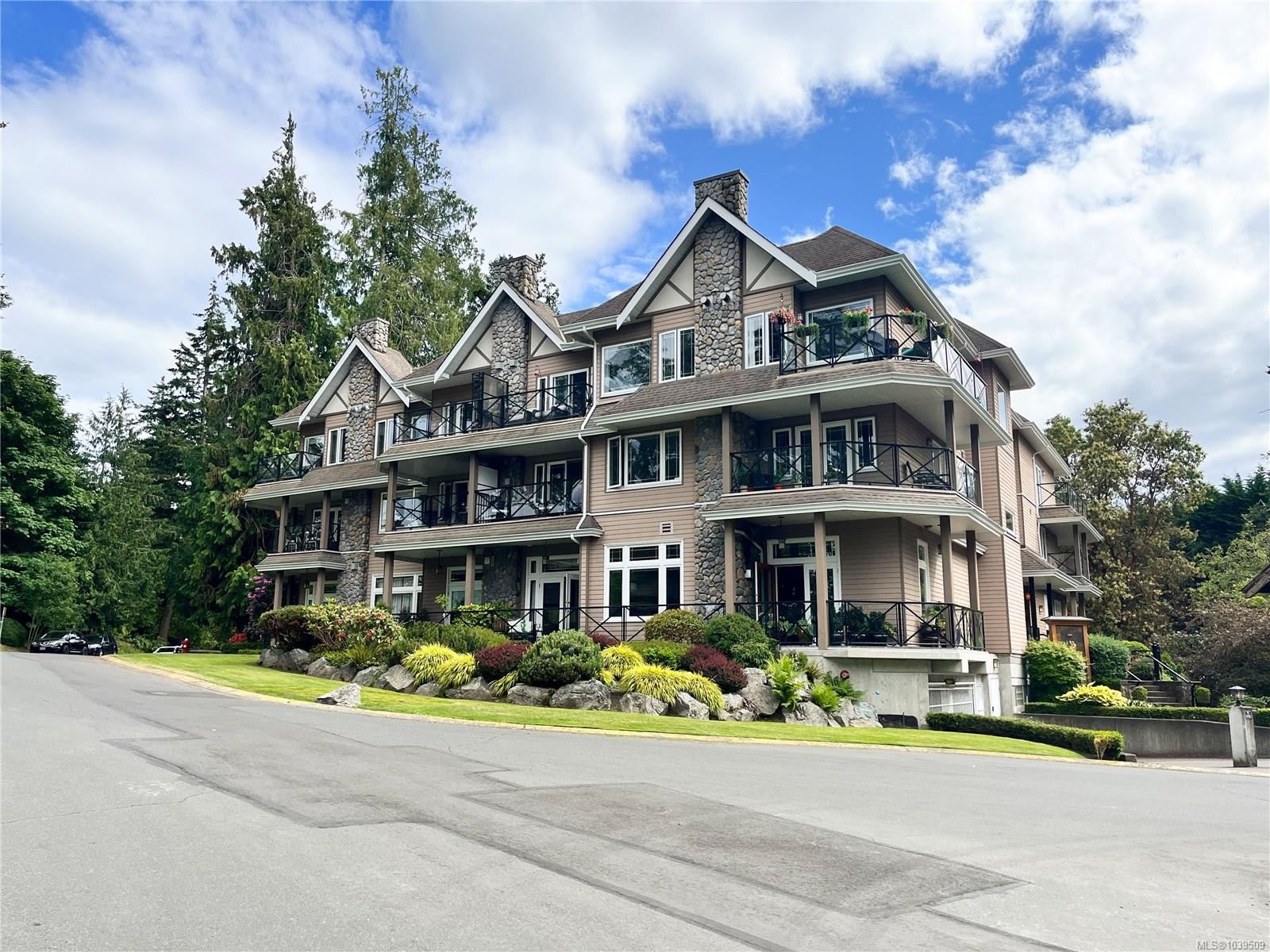 #206-2326 Harbour Rd, Sidney, BC