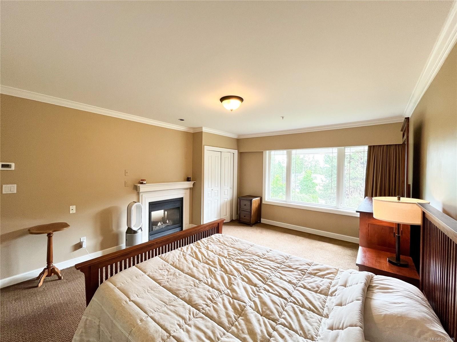 #206-2326 Harbour Rd, Sidney, BC