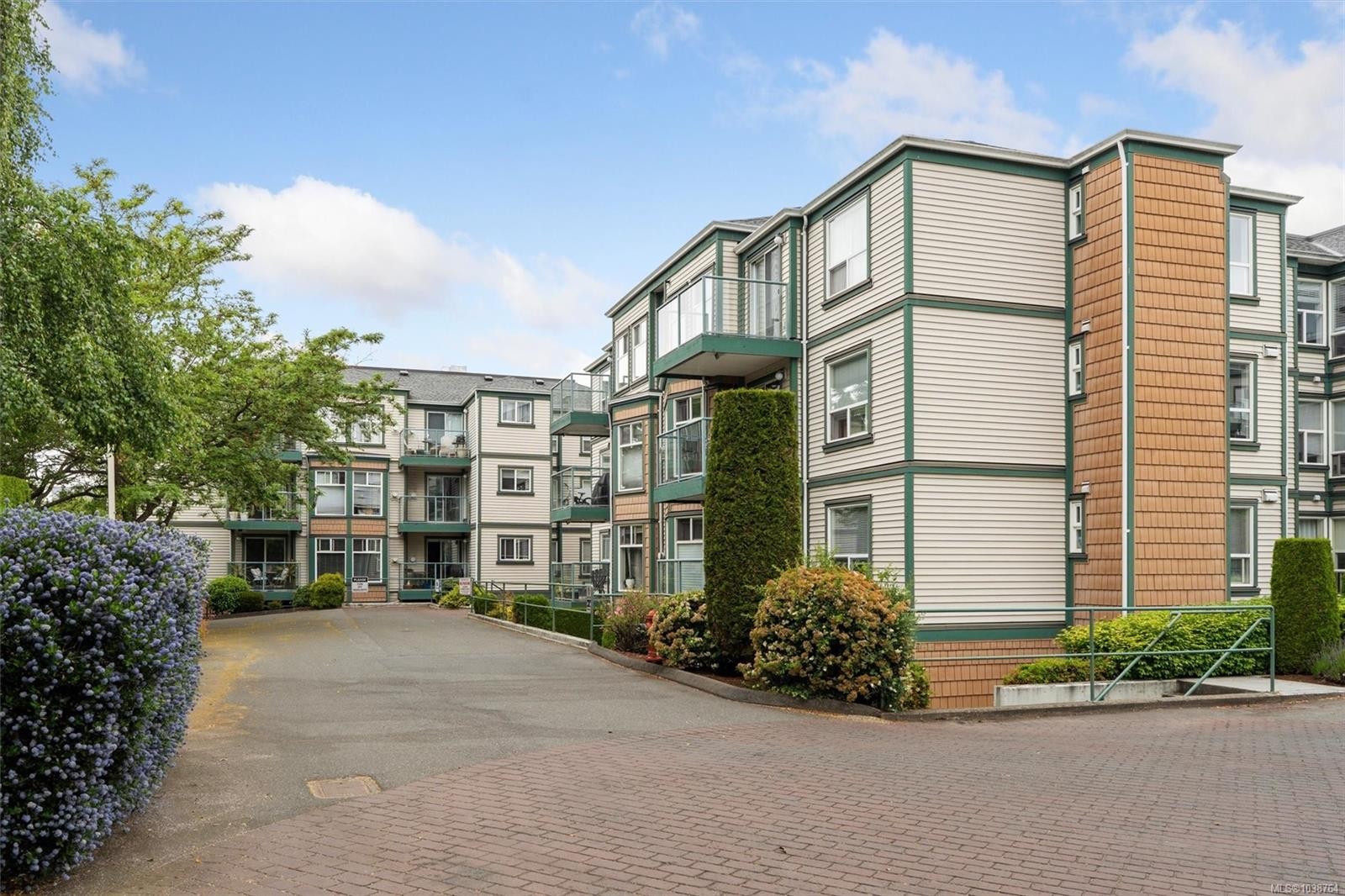 #112-894 Vernon Ave, Saanich, BC