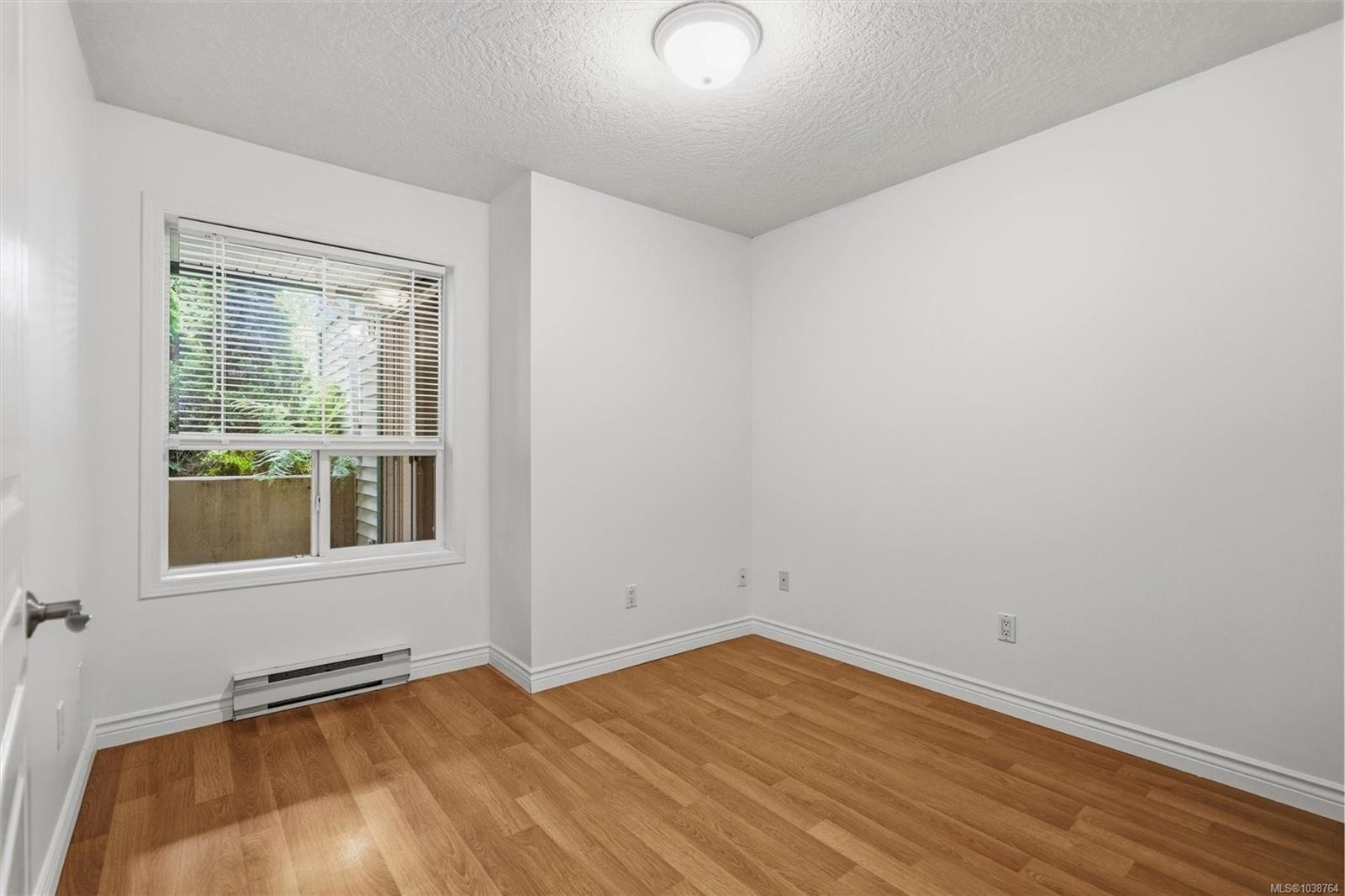 #112-894 Vernon Ave, Saanich, BC