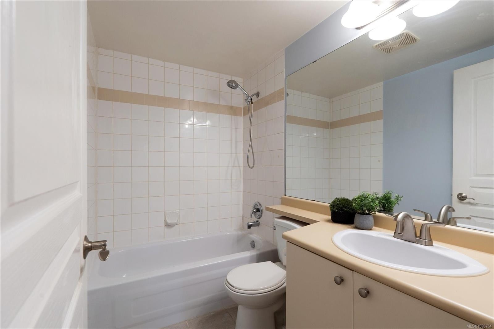 #112-894 Vernon Ave, Saanich, BC