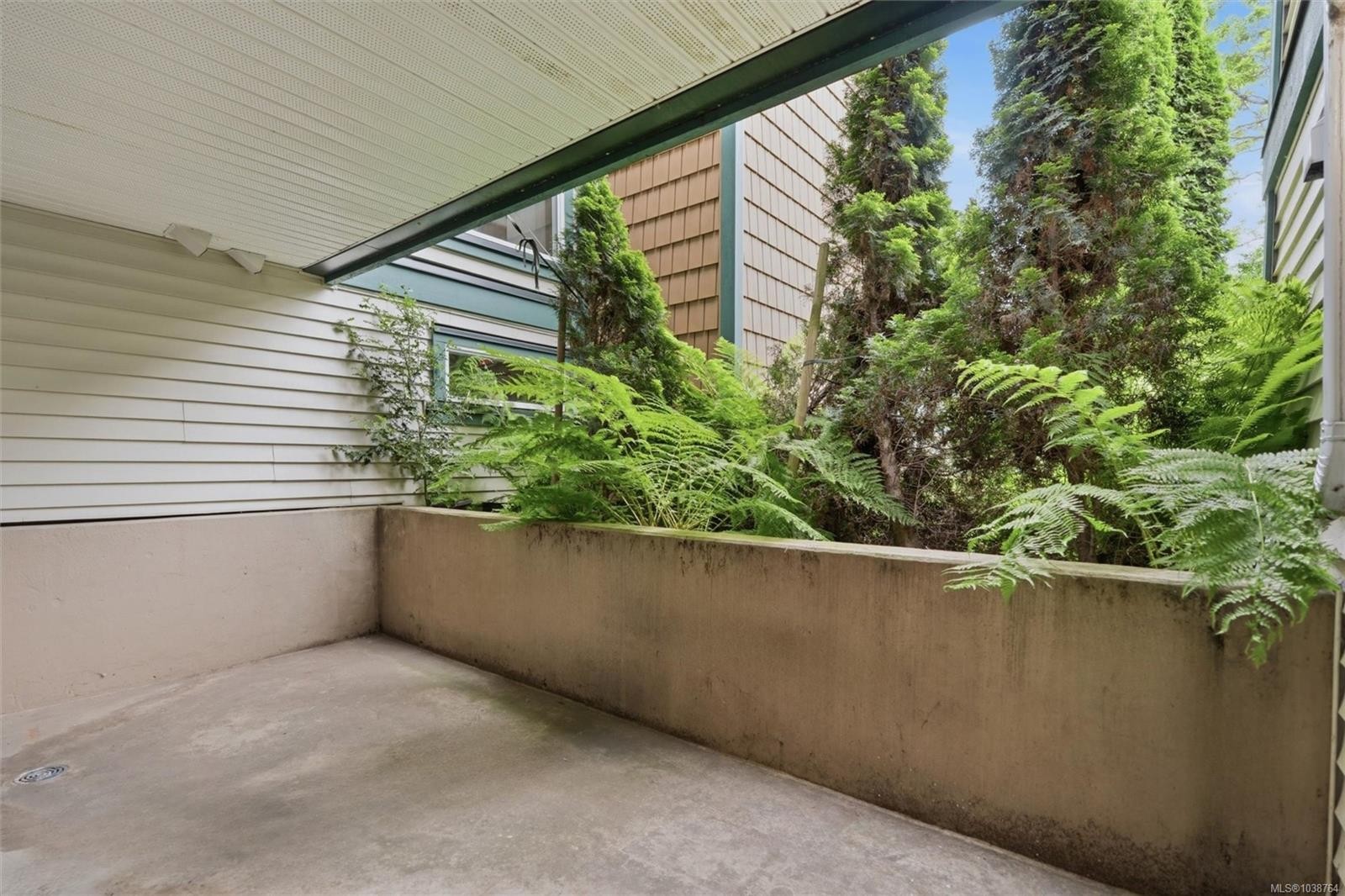 #112-894 Vernon Ave, Saanich, BC