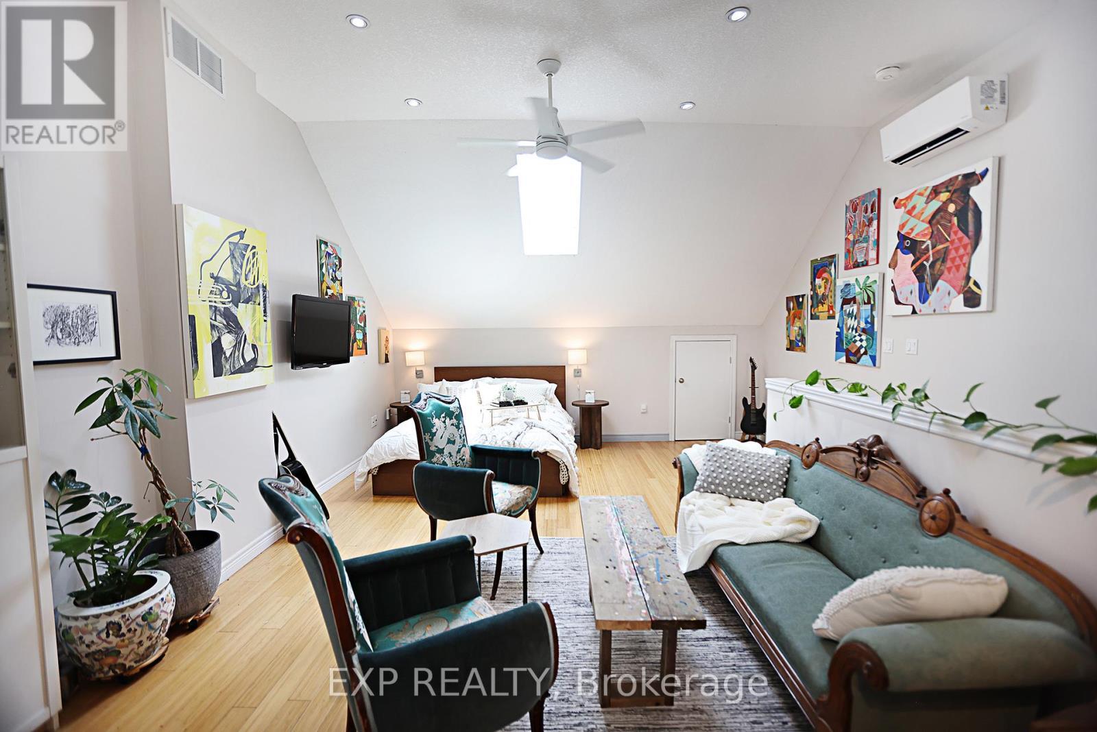 360 John Street N, Hamilton, ON
