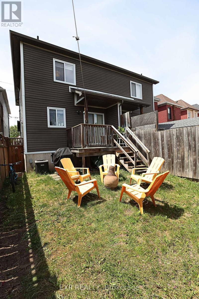 360 John Street N, Hamilton, ON