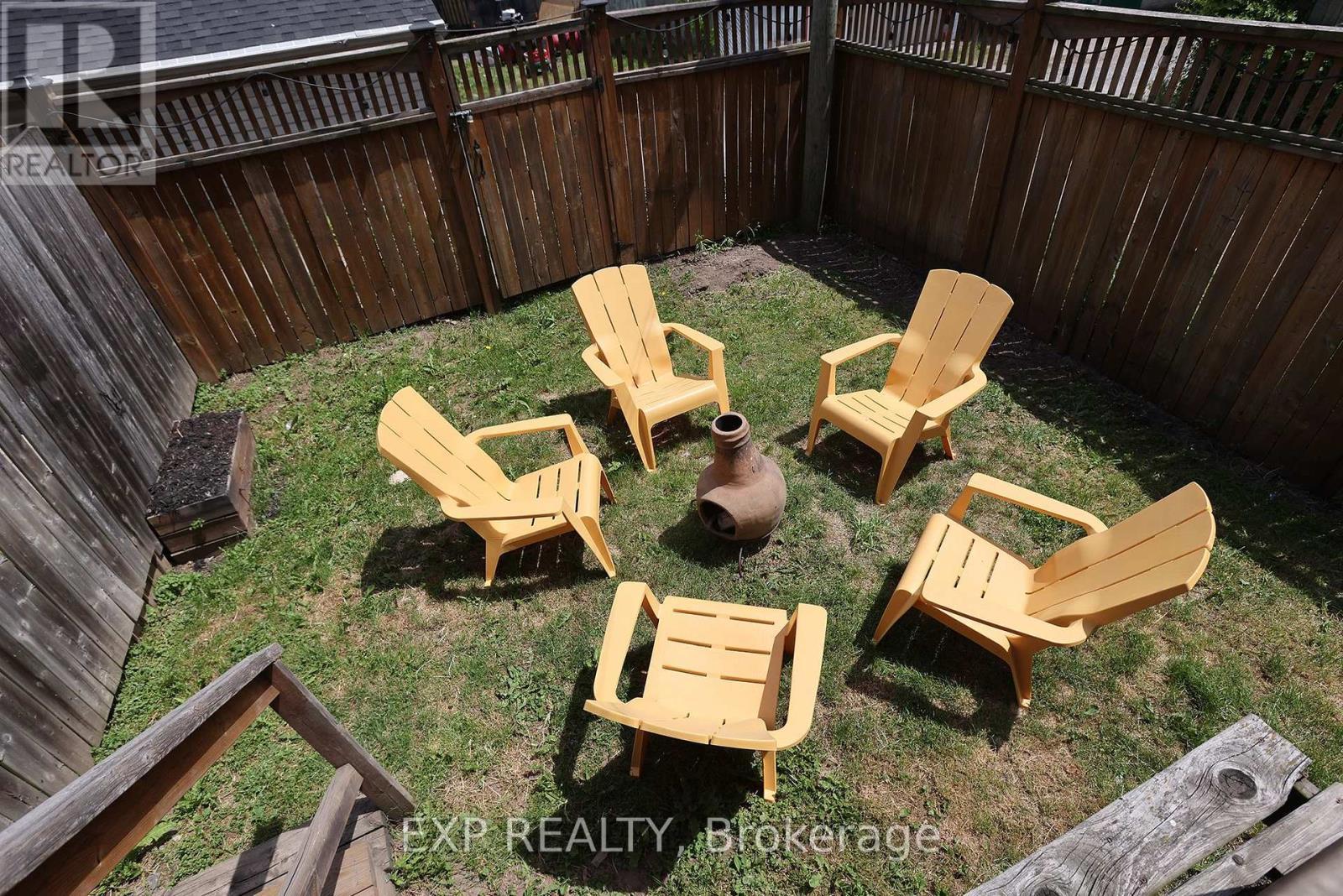 360 John Street N, Hamilton, ON