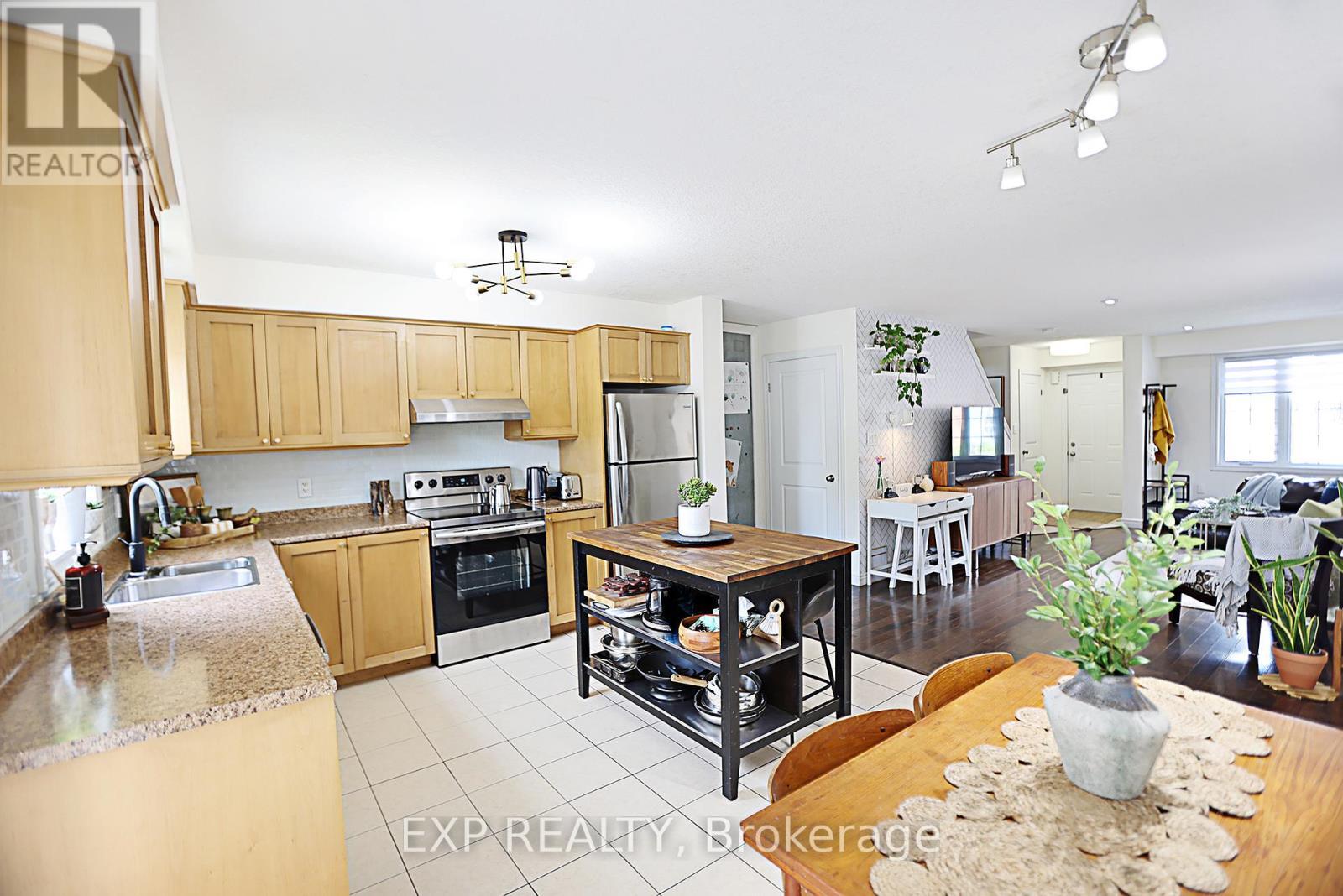 360 John Street N, Hamilton, ON