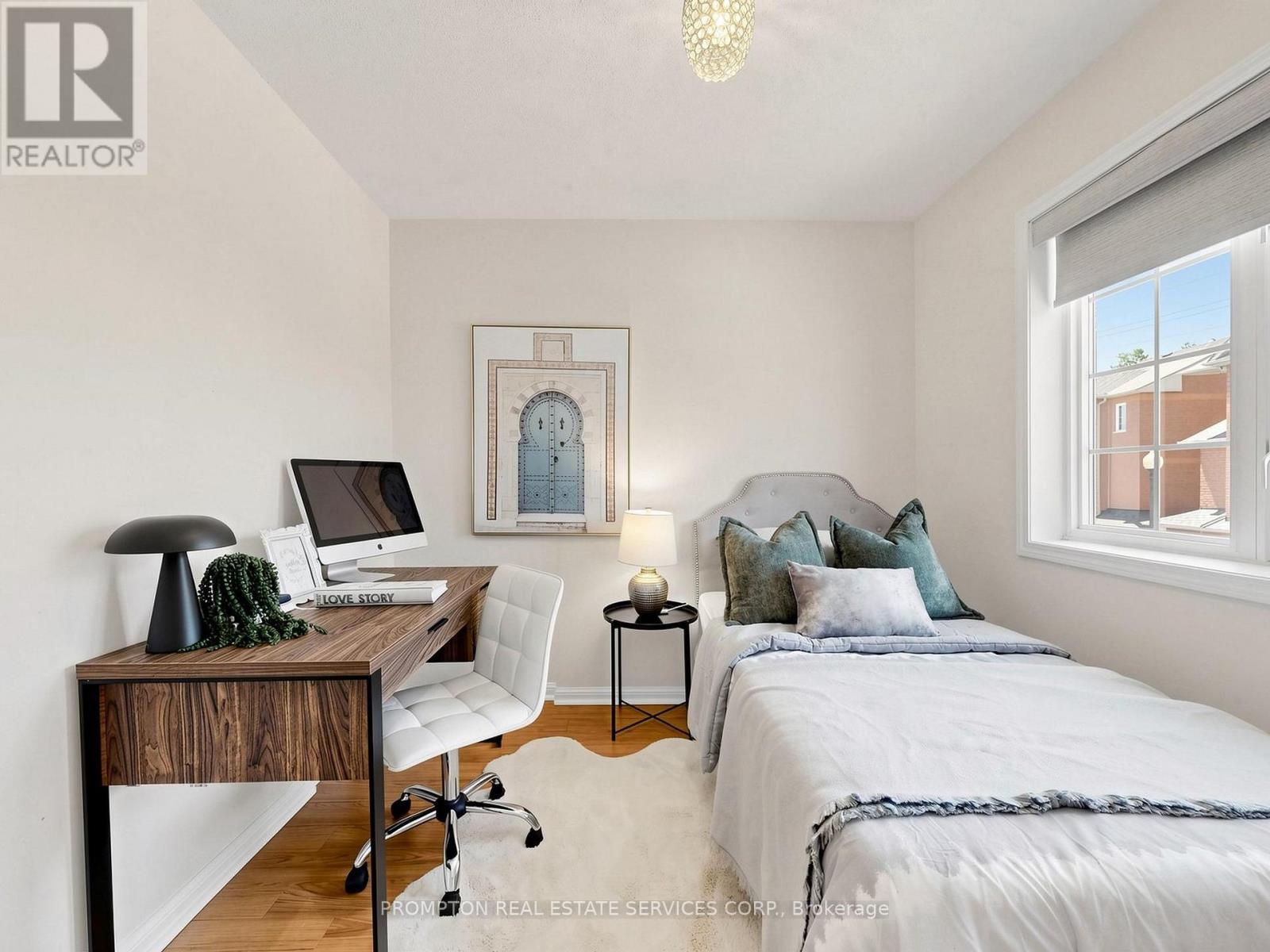 21 - 5 St.Moritz Way, Markham, ON