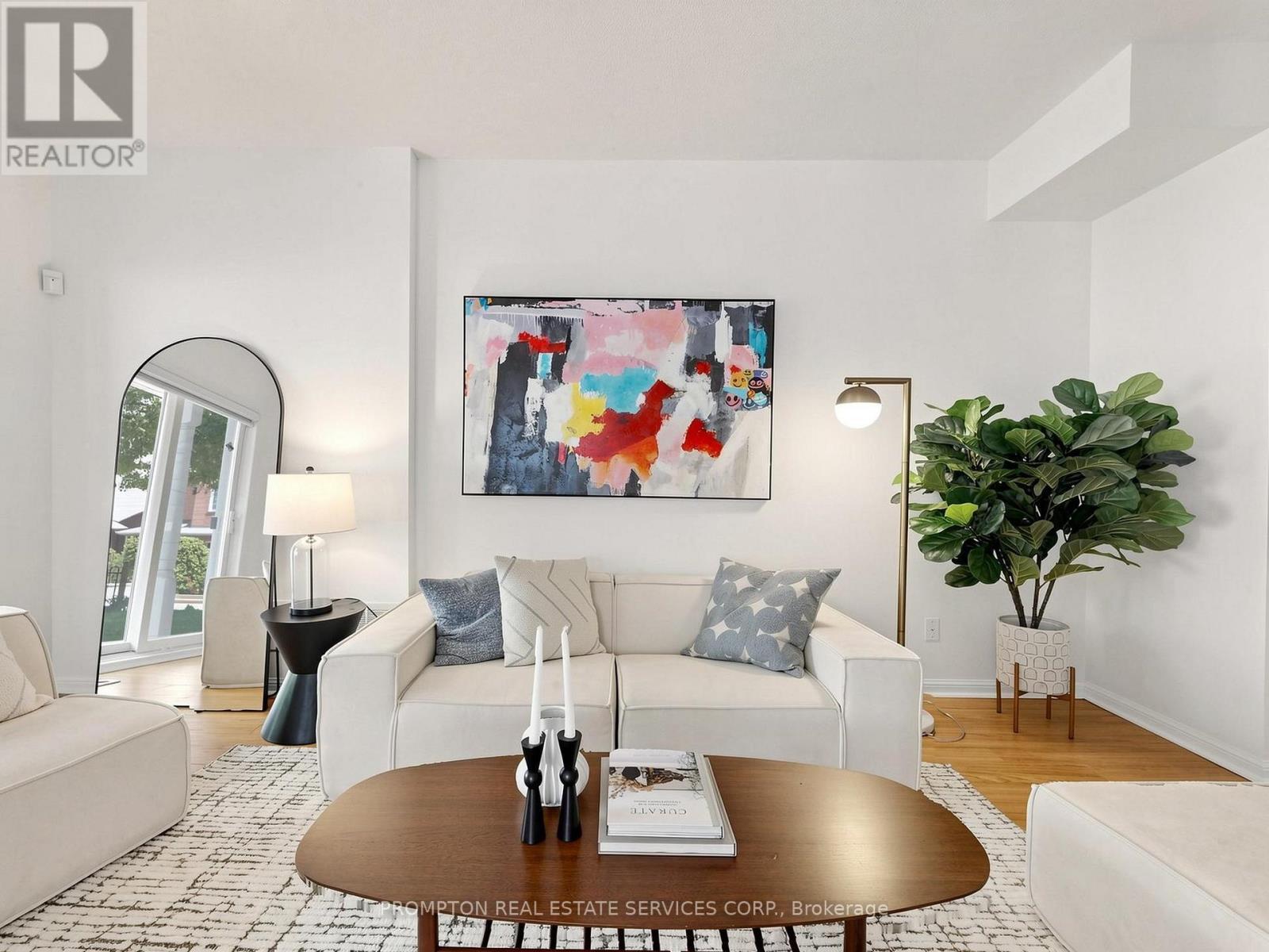 21 - 5 St.Moritz Way, Markham, ON