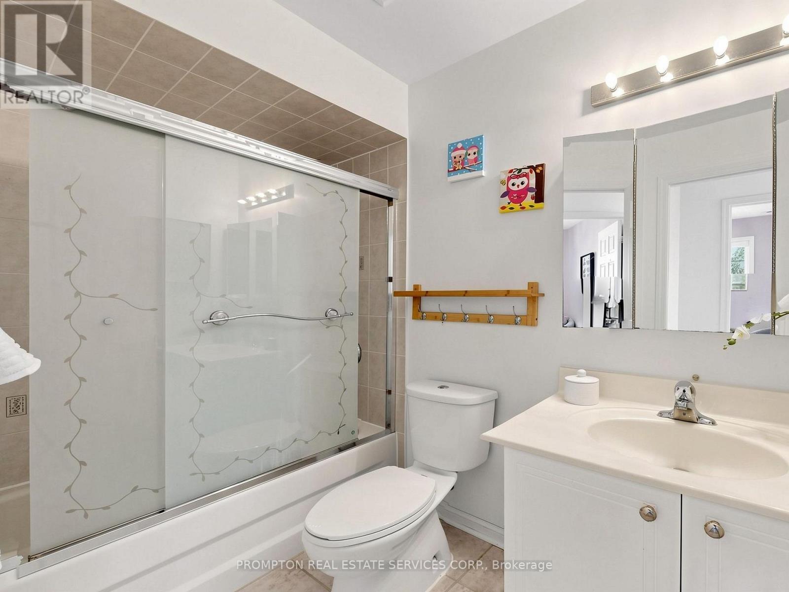 21 - 5 St.Moritz Way, Markham, ON