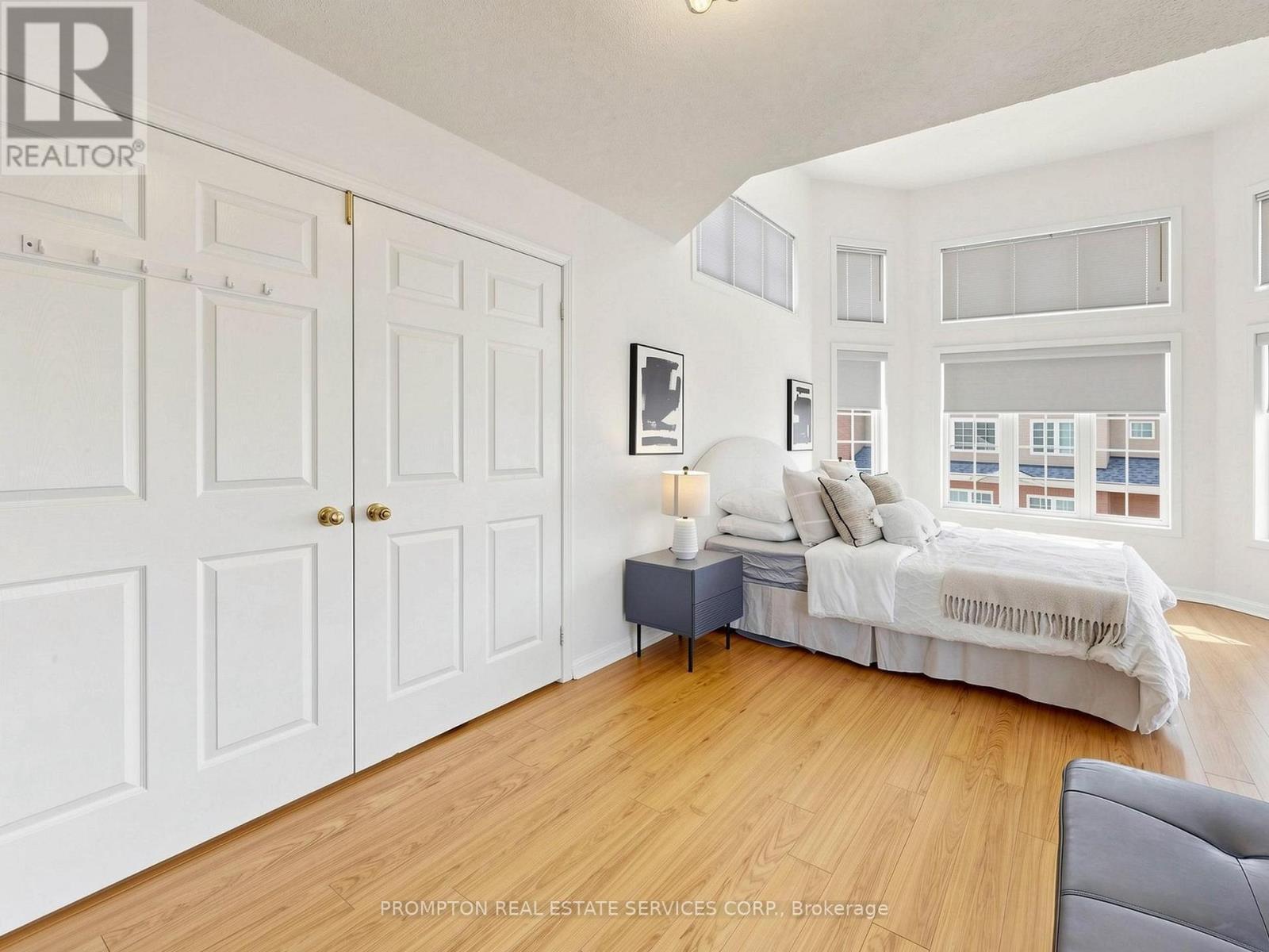 21 - 5 St.Moritz Way, Markham, ON