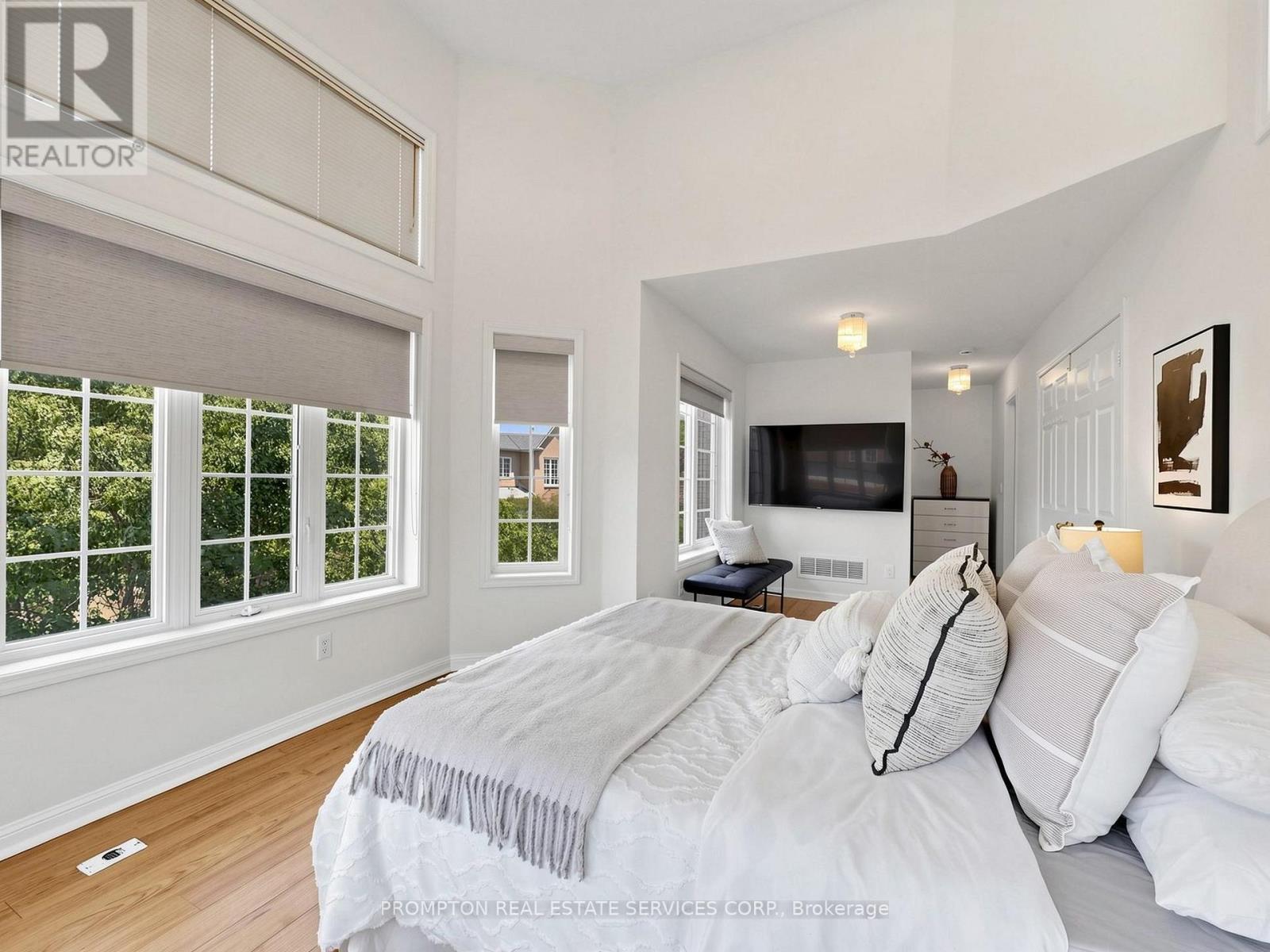 21 - 5 St.Moritz Way, Markham, ON