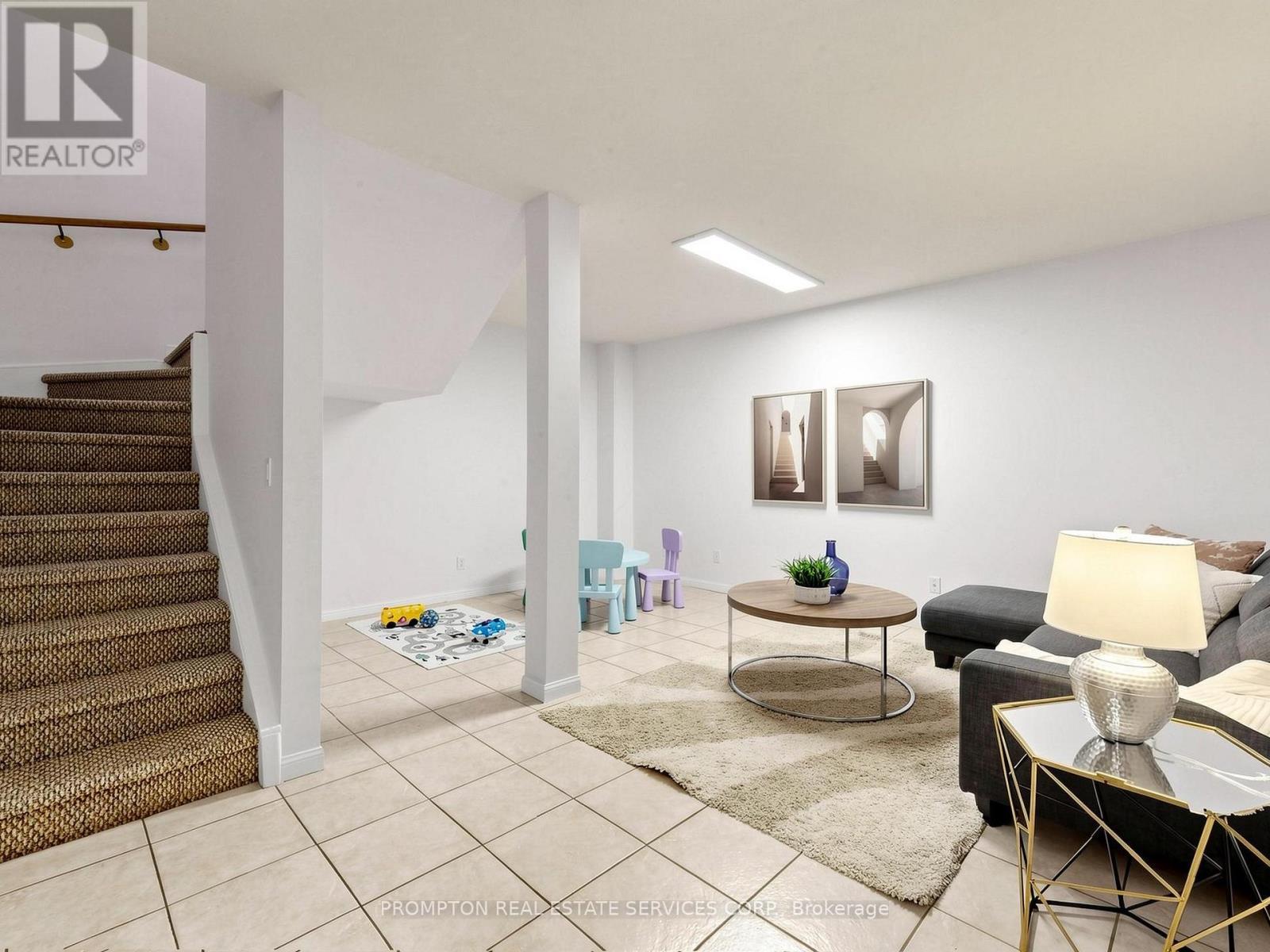 21 - 5 St.Moritz Way, Markham, ON