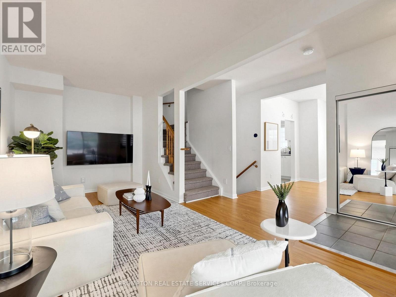 21 - 5 St.Moritz Way, Markham, ON