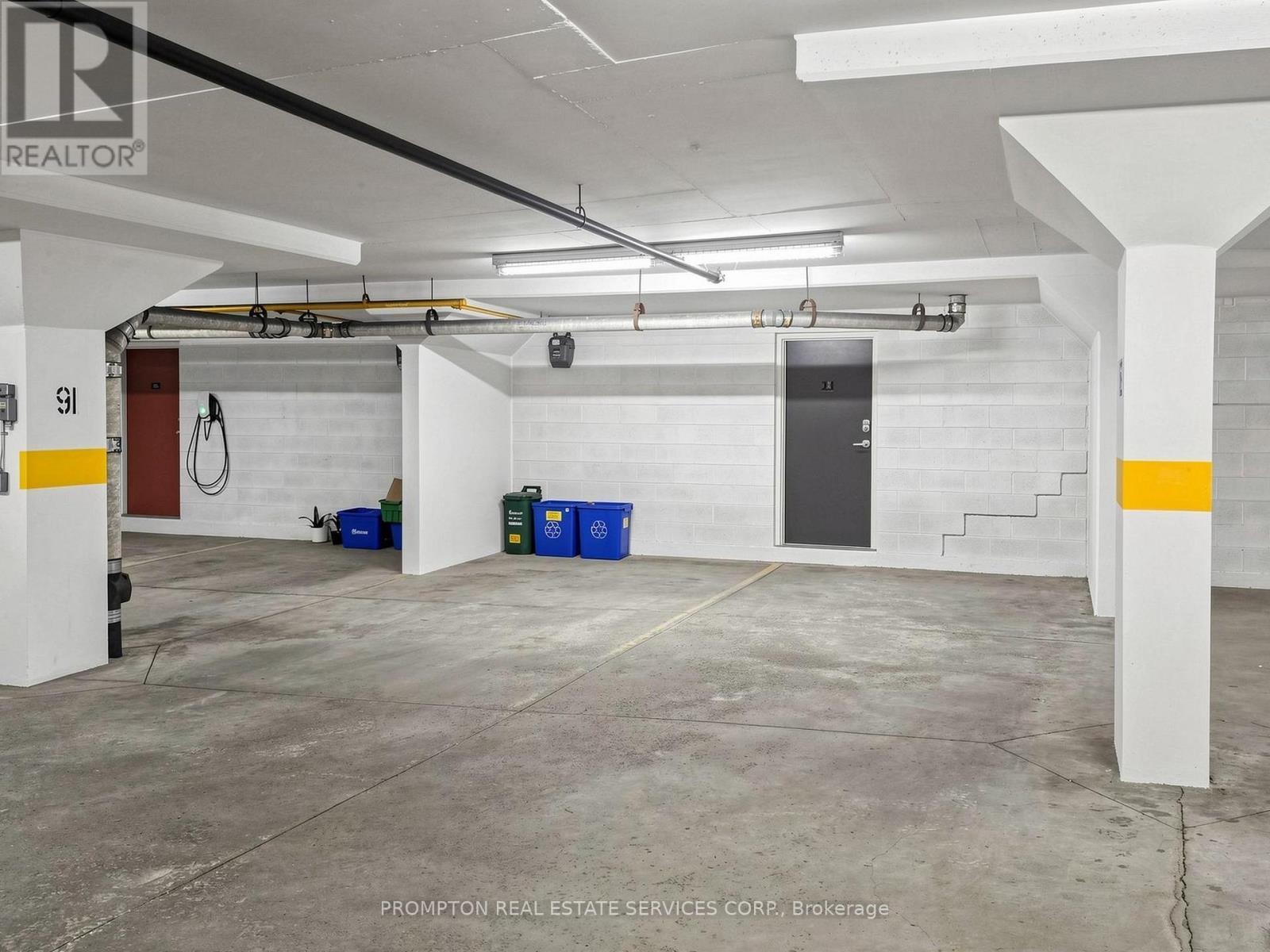 21 - 5 St.Moritz Way, Markham, ON