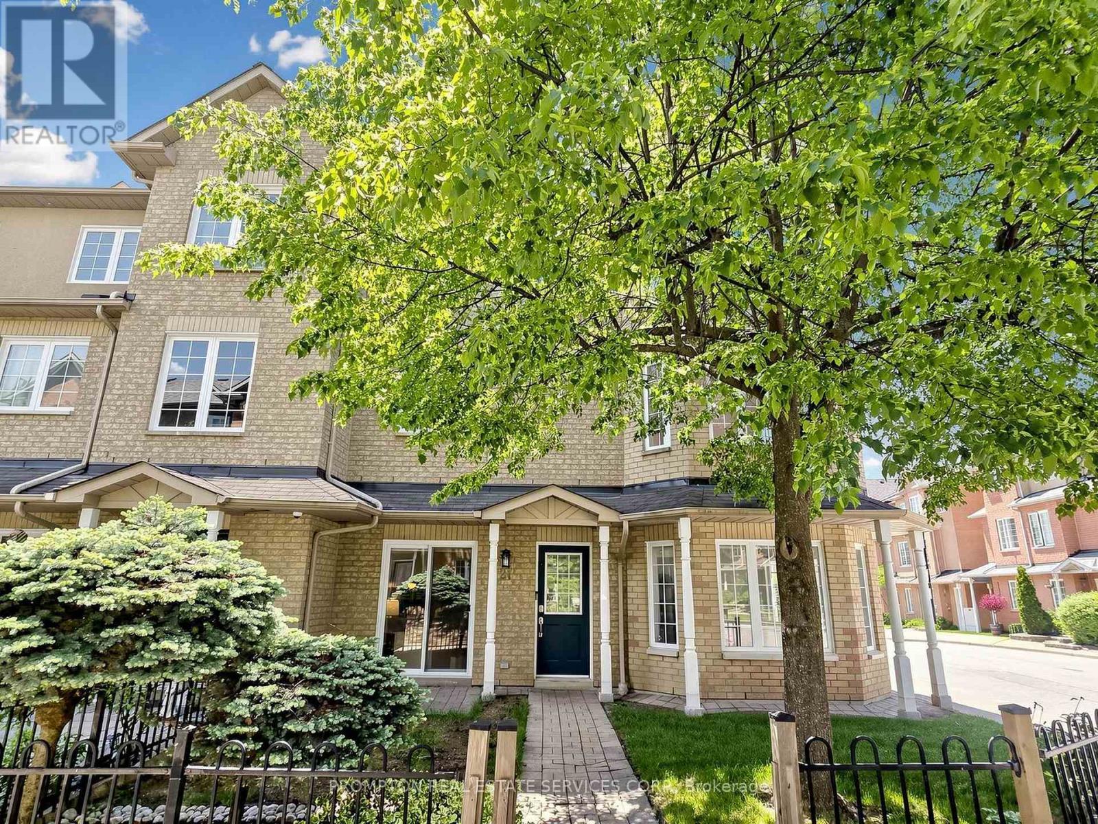 21 - 5 St.Moritz Way, Markham, ON