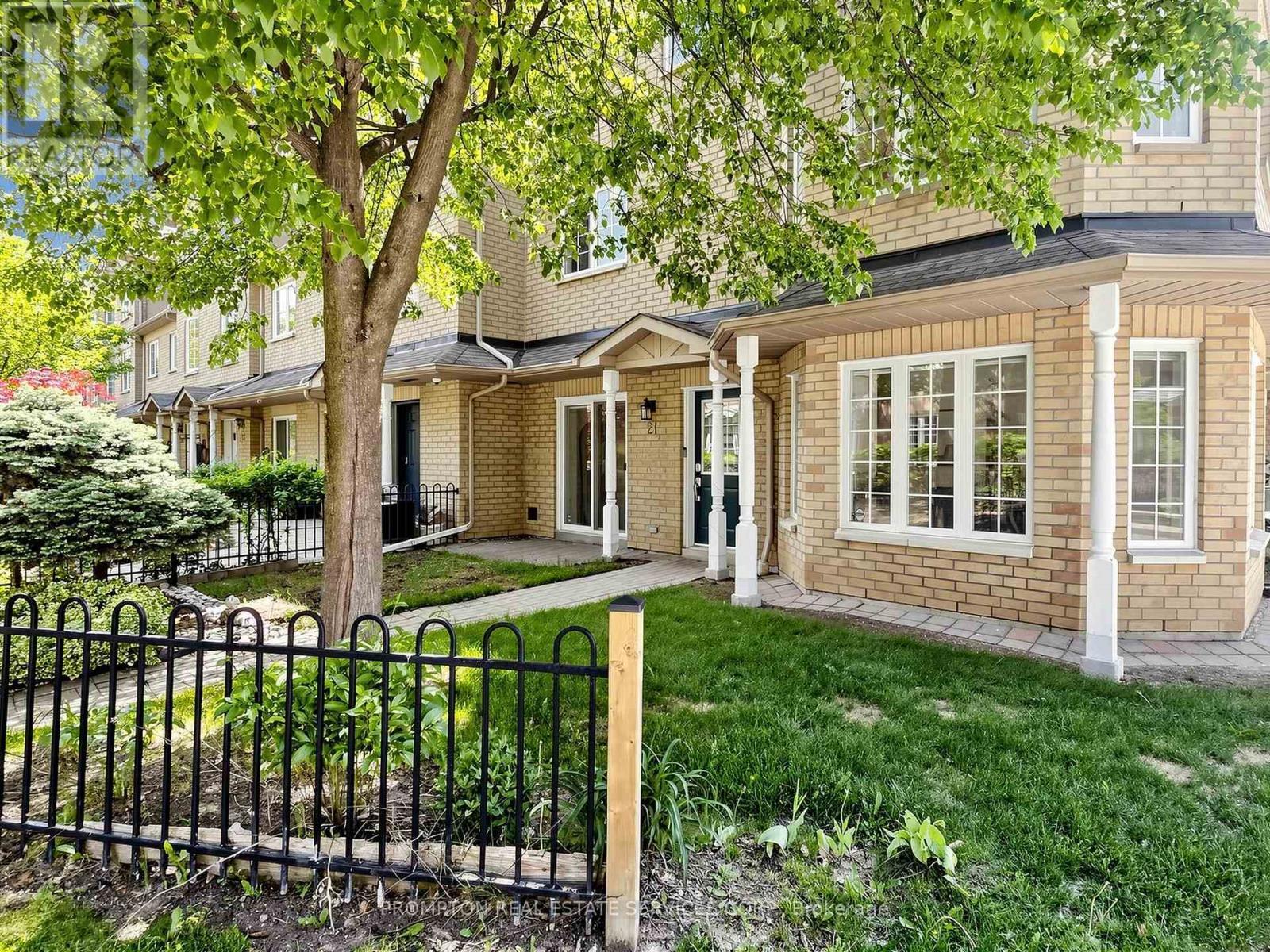 21 - 5 St.Moritz Way, Markham, ON