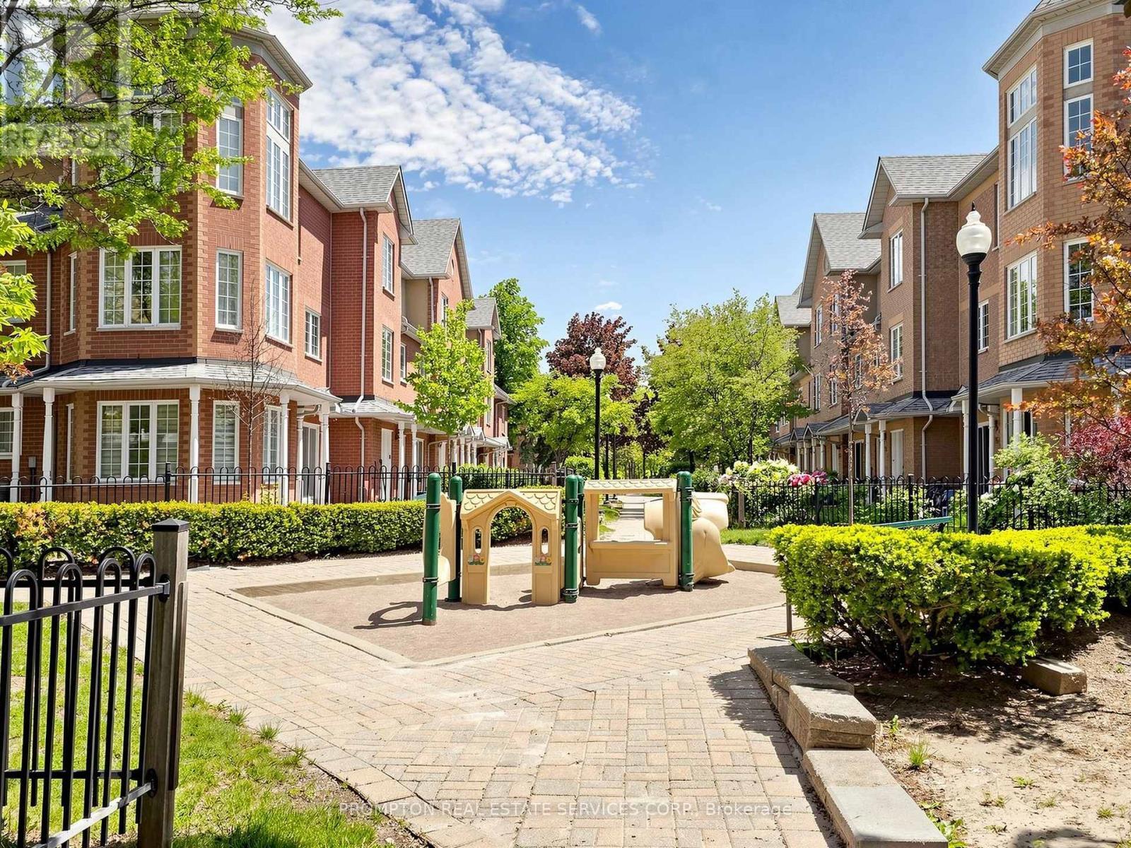 21 - 5 St.Moritz Way, Markham, ON