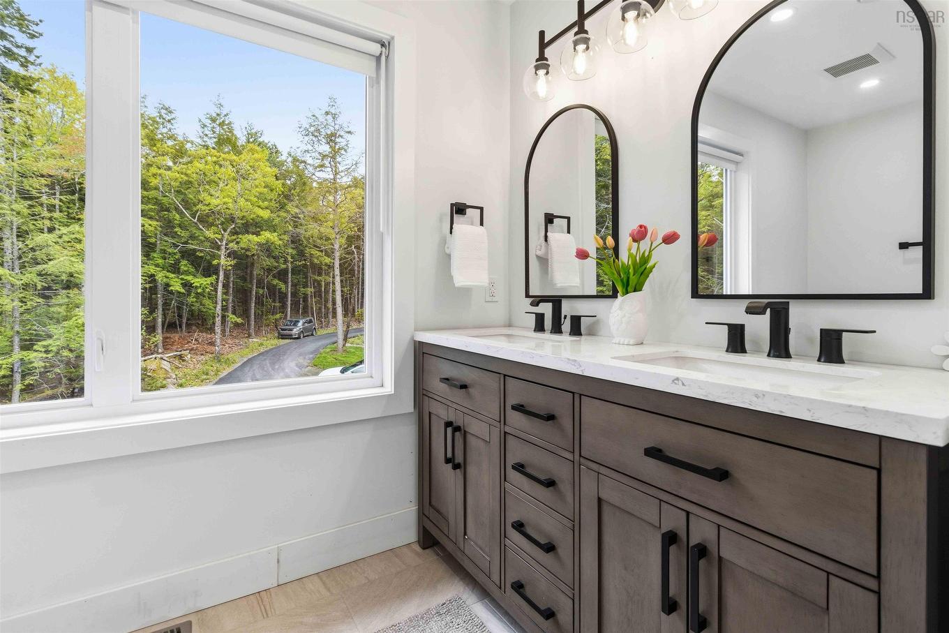 60 Wickshire Lane, Grand Lake, NS
