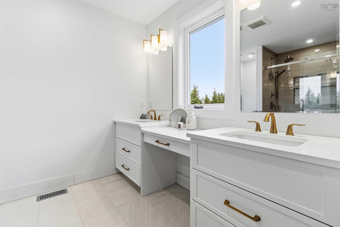 60 Wickshire Lane, Grand Lake, NS