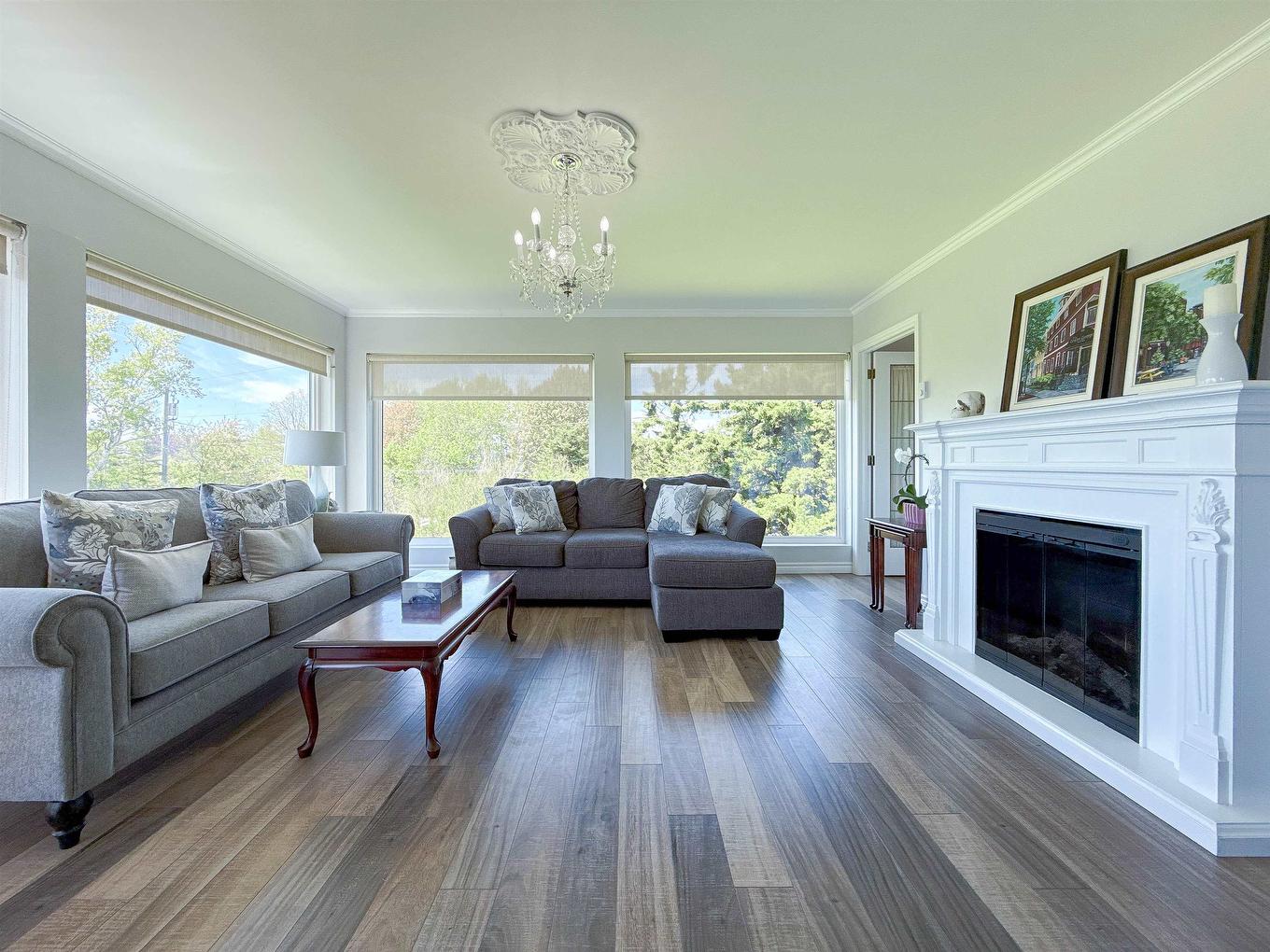 12 Lighthouse Lane, Stratford, PE - Indoor Photo Showing Living Room With Fireplace