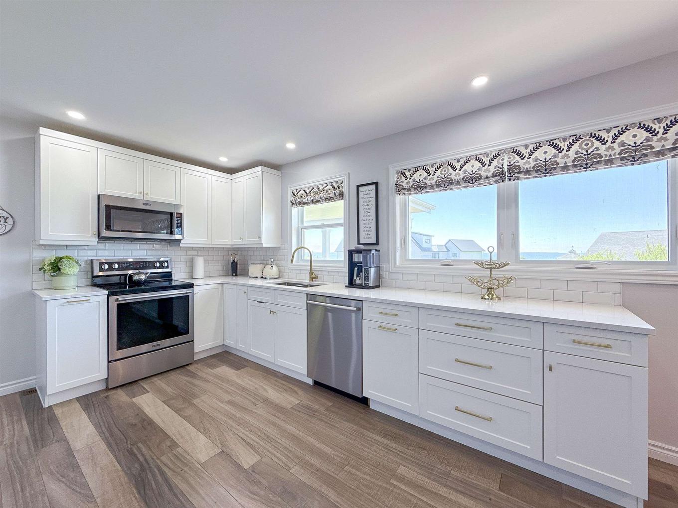12 Lighthouse Lane, Stratford, PE - Indoor Photo Showing Kitchen