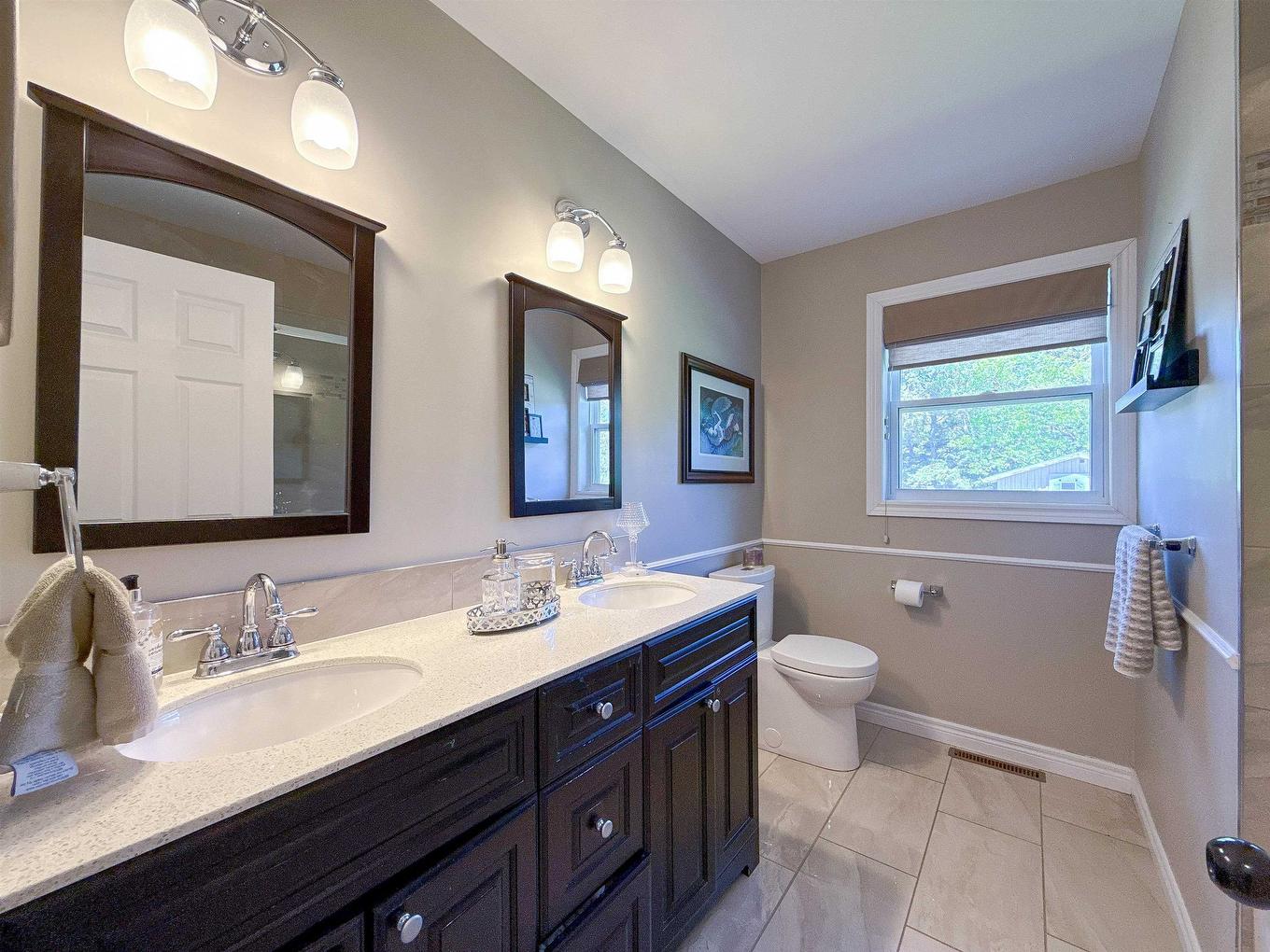 12 Lighthouse Lane, Stratford, PE - Indoor Photo Showing Bathroom