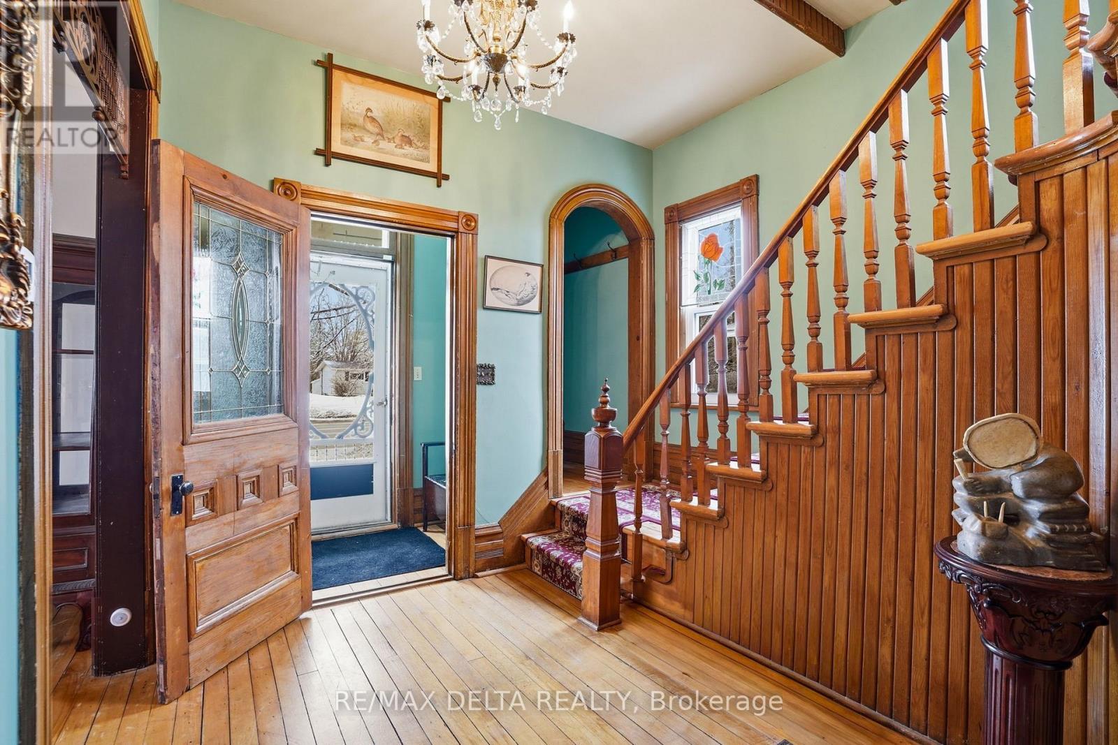A classic Victorian-era entrance. - 132 High Street, Champlain, ON