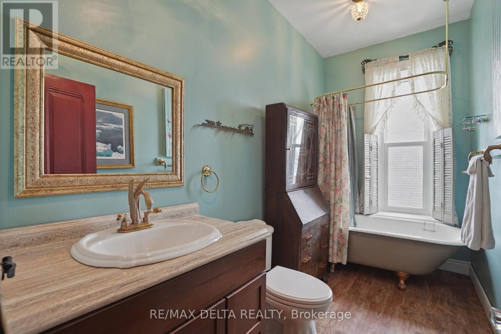 Full bath upstairs. - 132 High Street, Champlain, ON