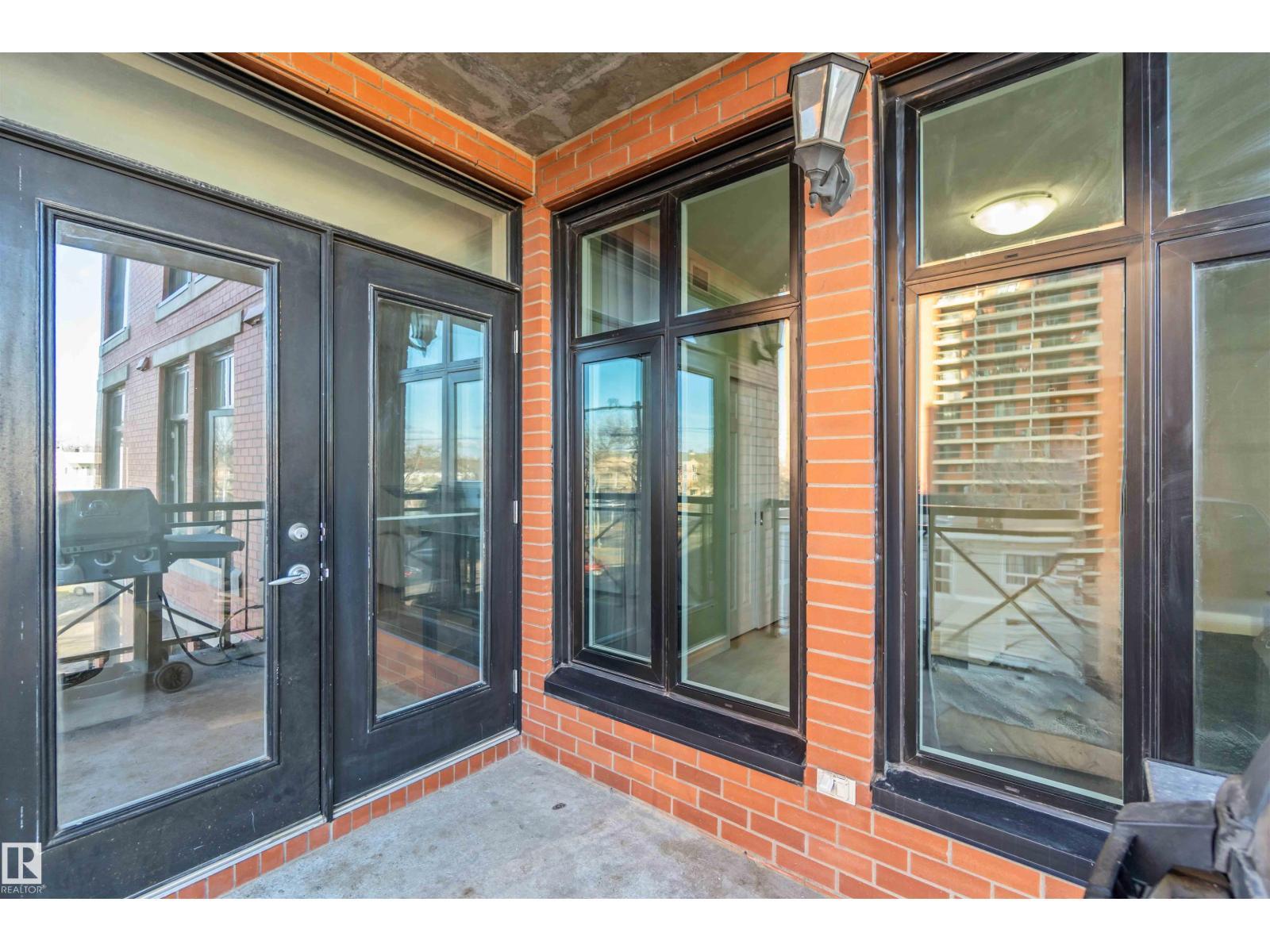 9020 Jasper Av Nw, Edmonton, AB