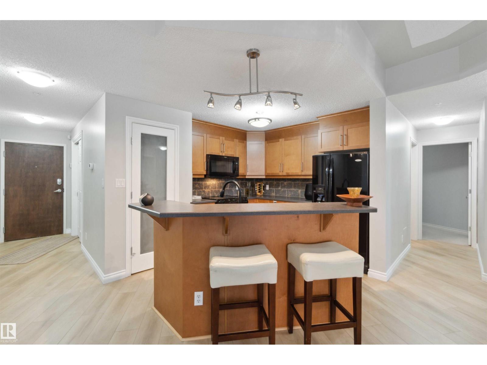 9020 Jasper Av Nw, Edmonton, AB