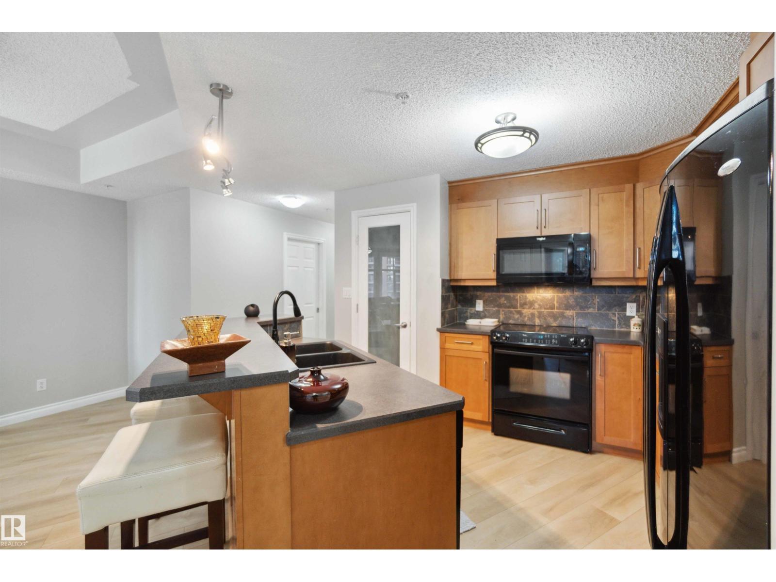 9020 Jasper Av Nw, Edmonton, AB