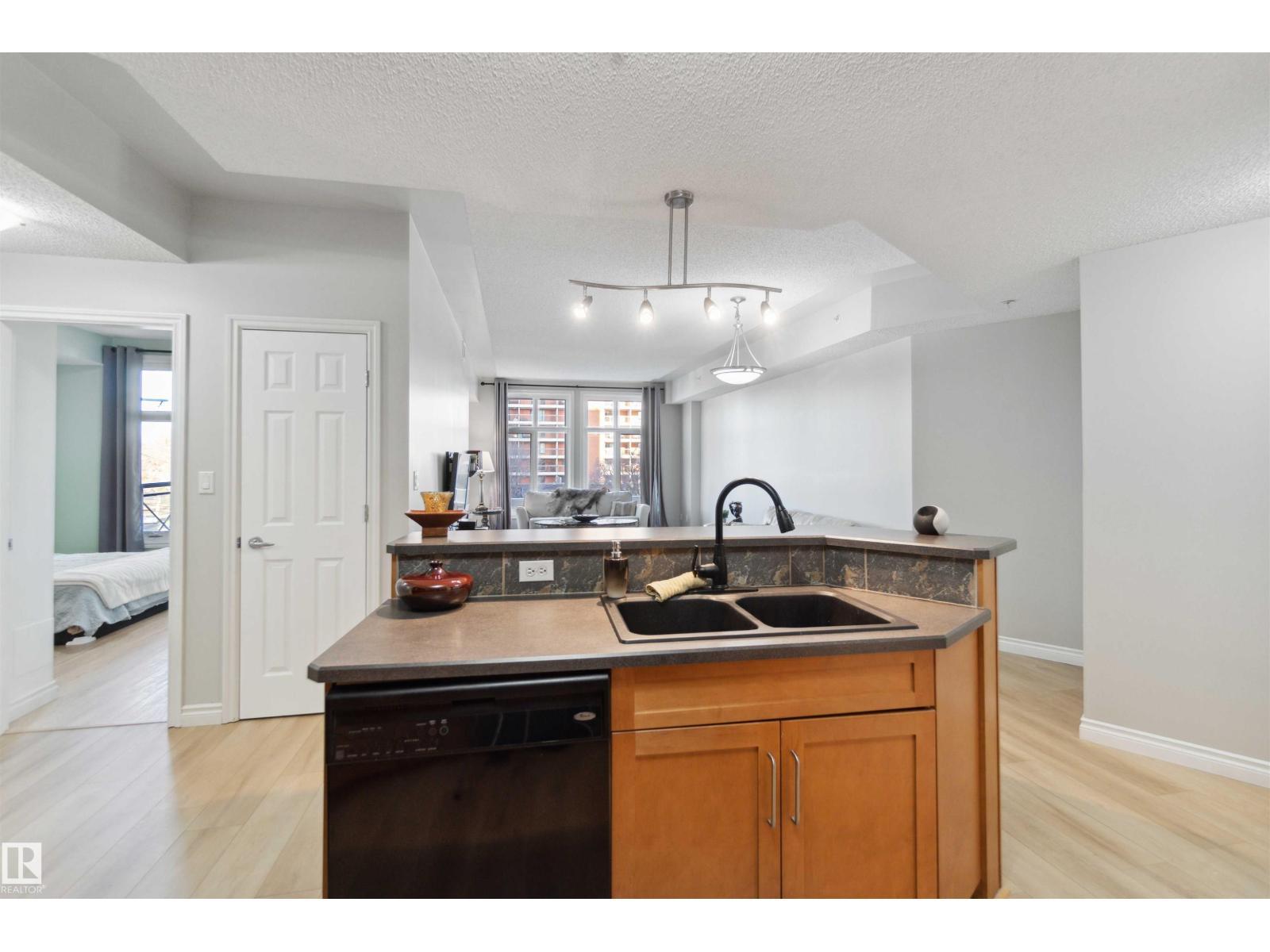 9020 Jasper Av Nw, Edmonton, AB