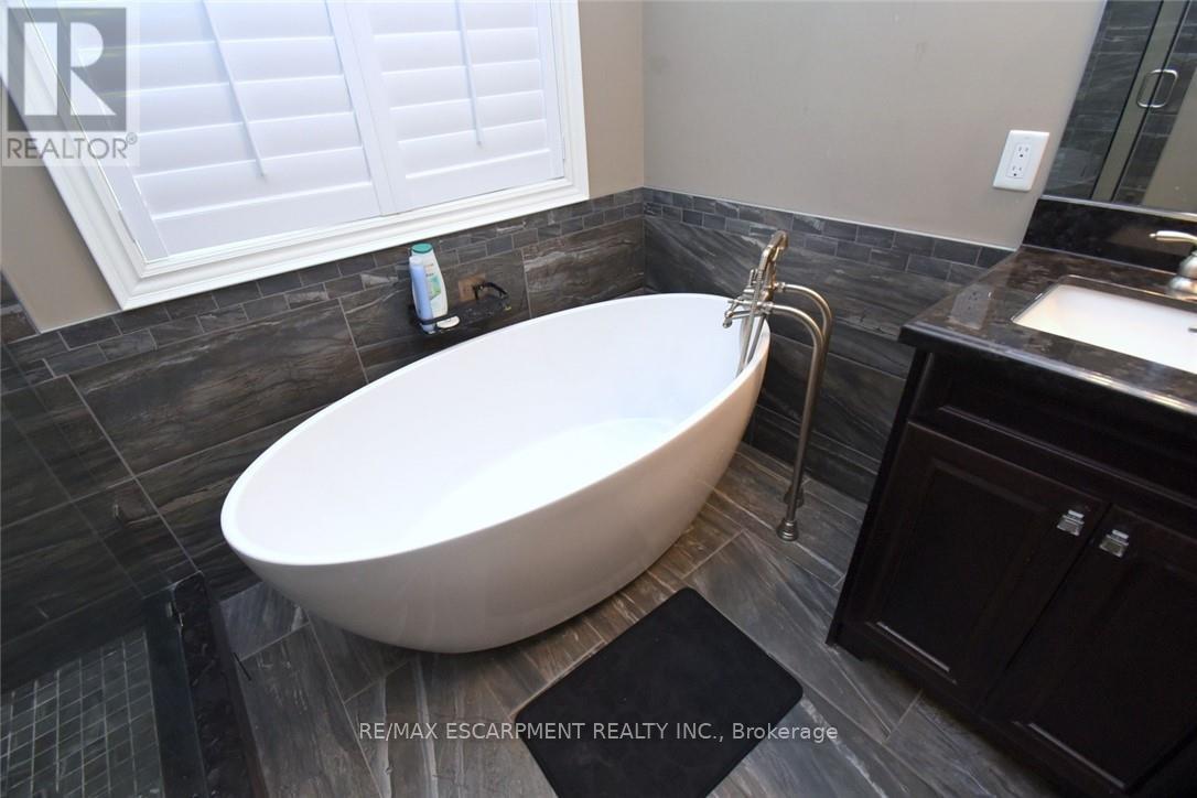 708 Winston Road, Grimsby, ON