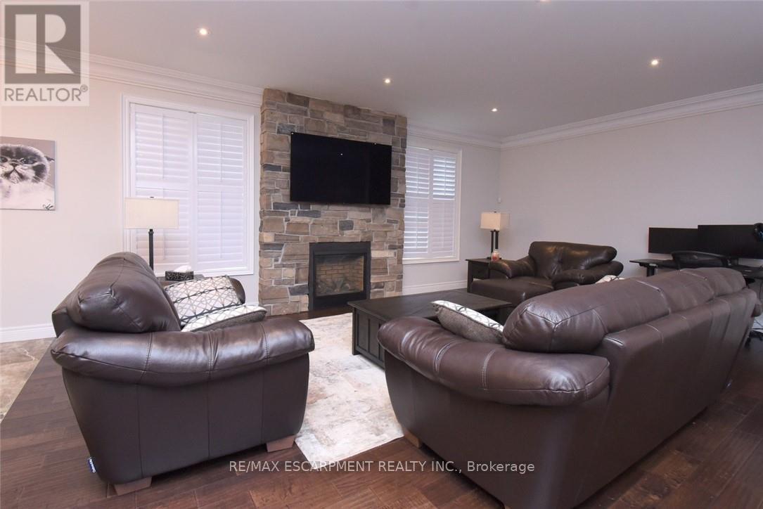 708 Winston Road, Grimsby, ON