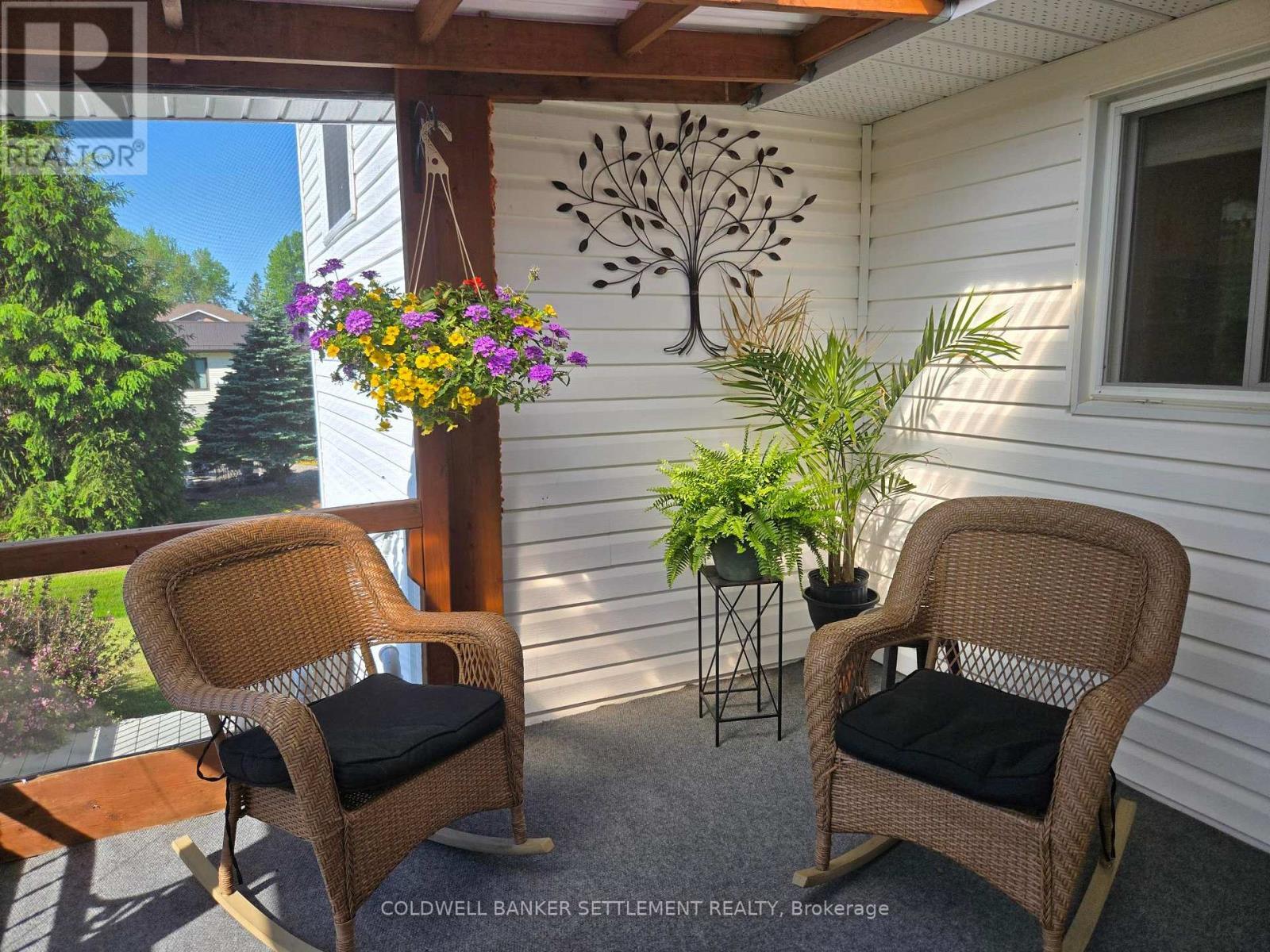 3 season room - 12 Cornell Crescent, Elizabethtown-Kitley, ON