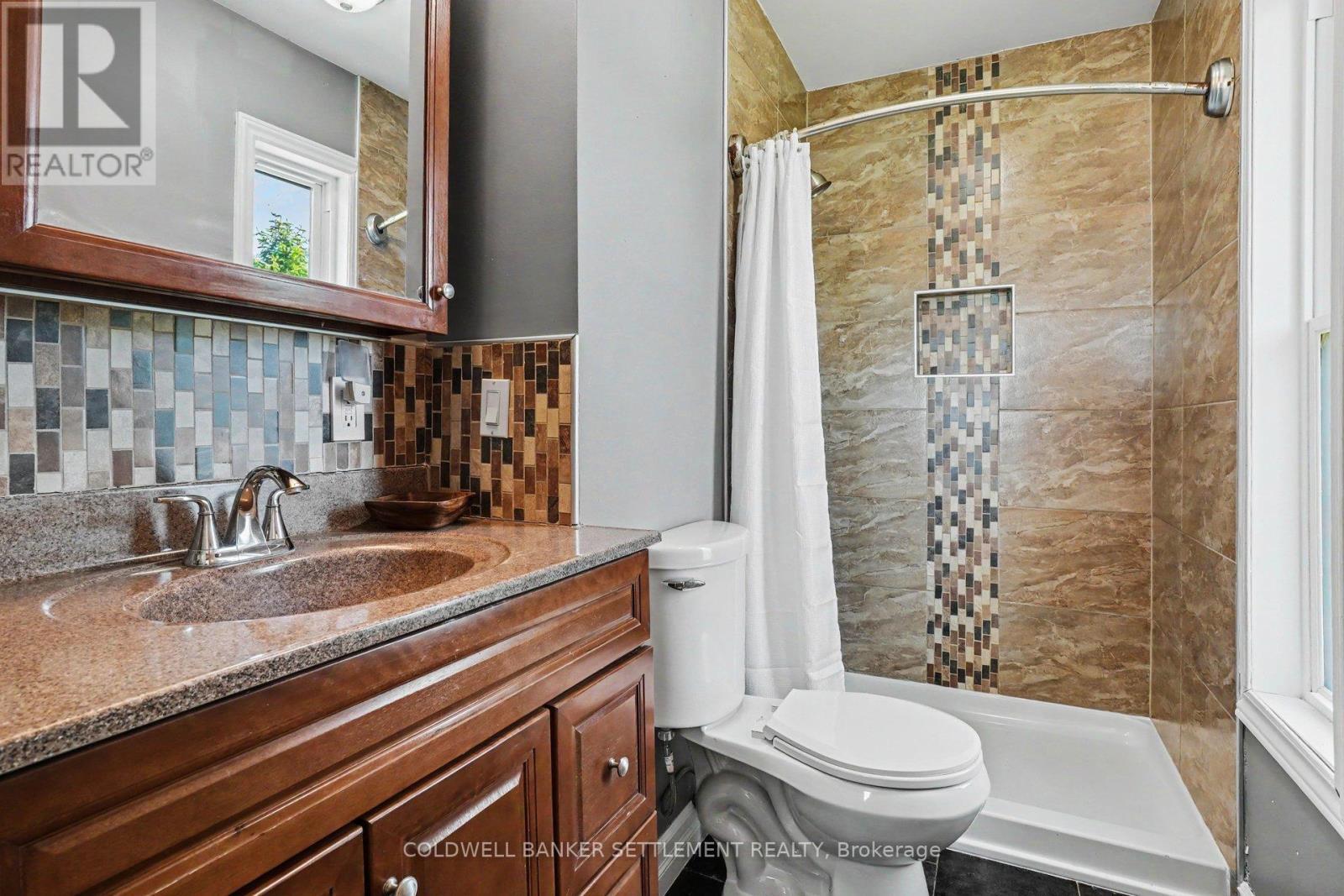 Primary ensuite 3 piece - 12 Cornell Crescent, Elizabethtown-Kitley, ON