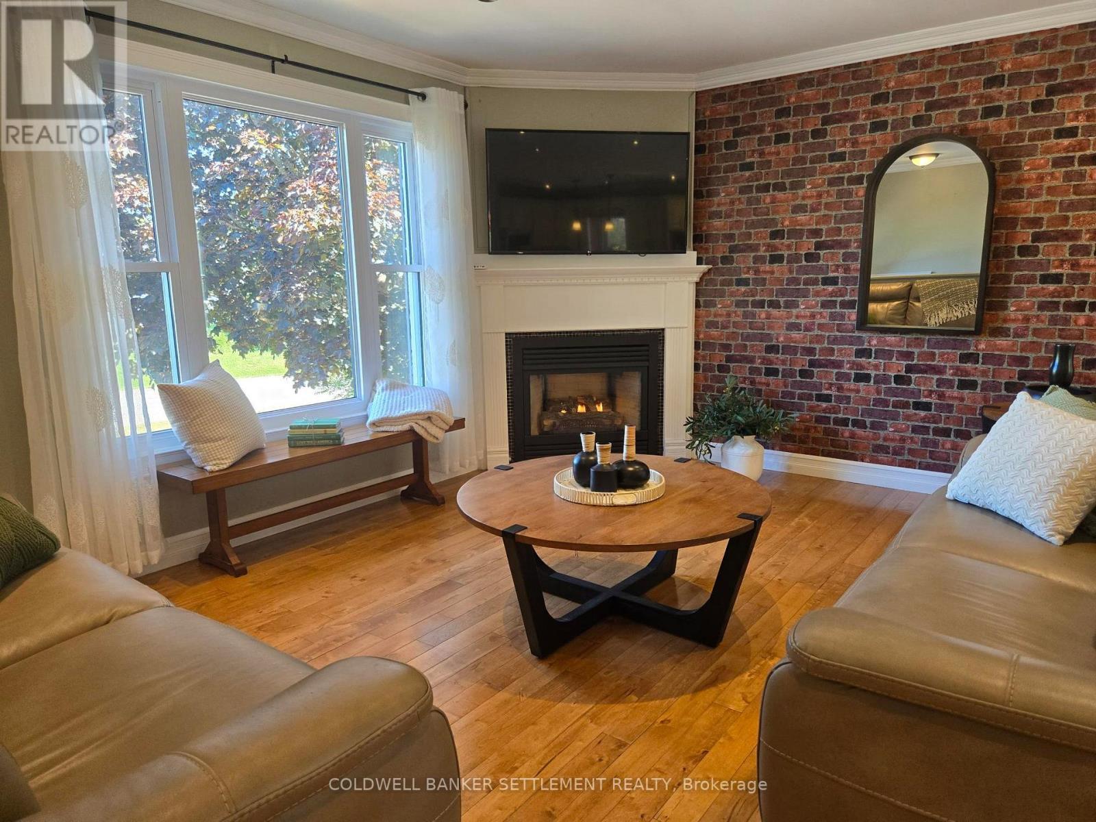 Living room - 12 Cornell Crescent, Elizabethtown-Kitley, ON