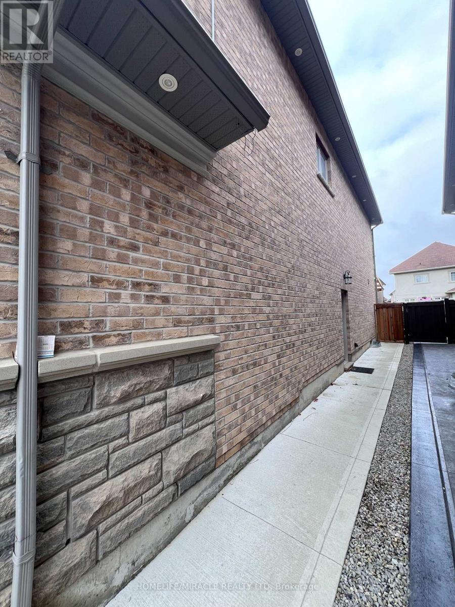 8 Arda Crescent, Brampton, ON