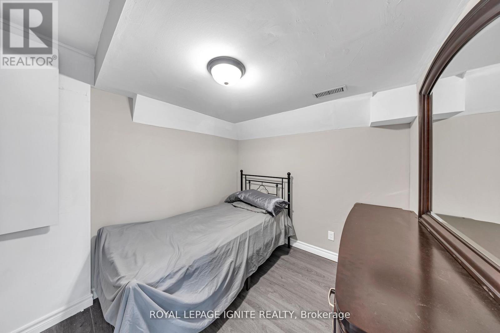 163 Spitfire Drive, Hamilton, ON