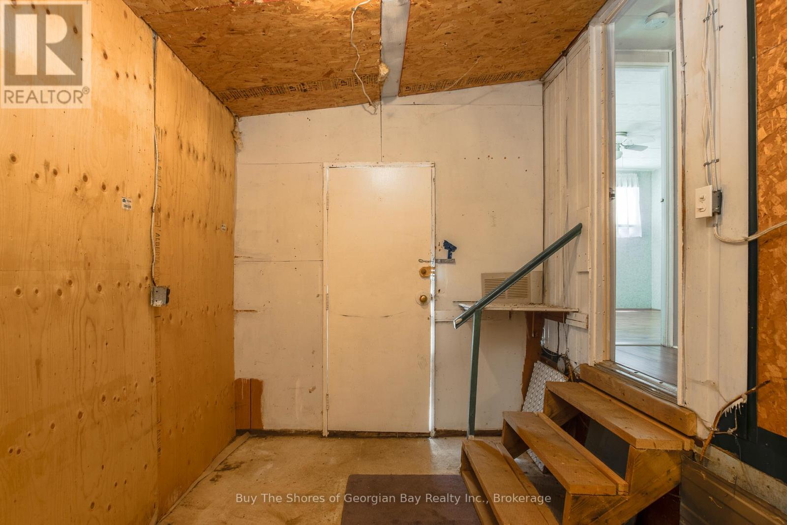 10 Maple Lane, Midland, ON - Indoor Photo Showing Other Room